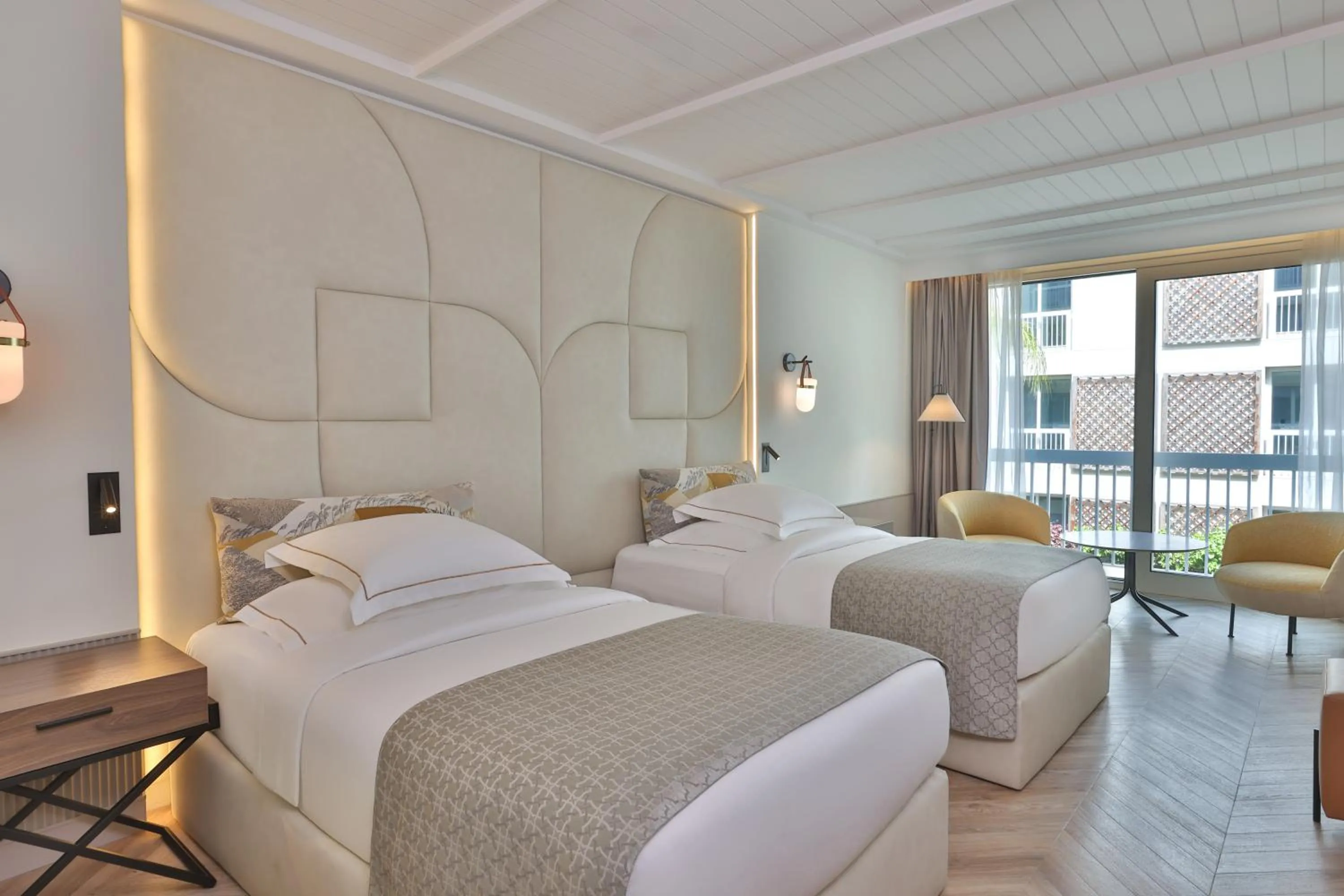 Bedroom, Bed in Mövenpick Hotel Beirut