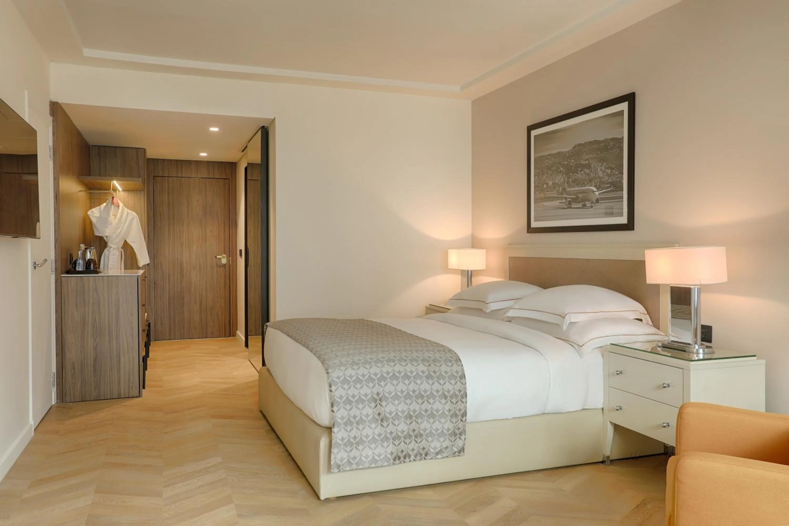 Bedroom, Bed in Mövenpick Hotel Beirut