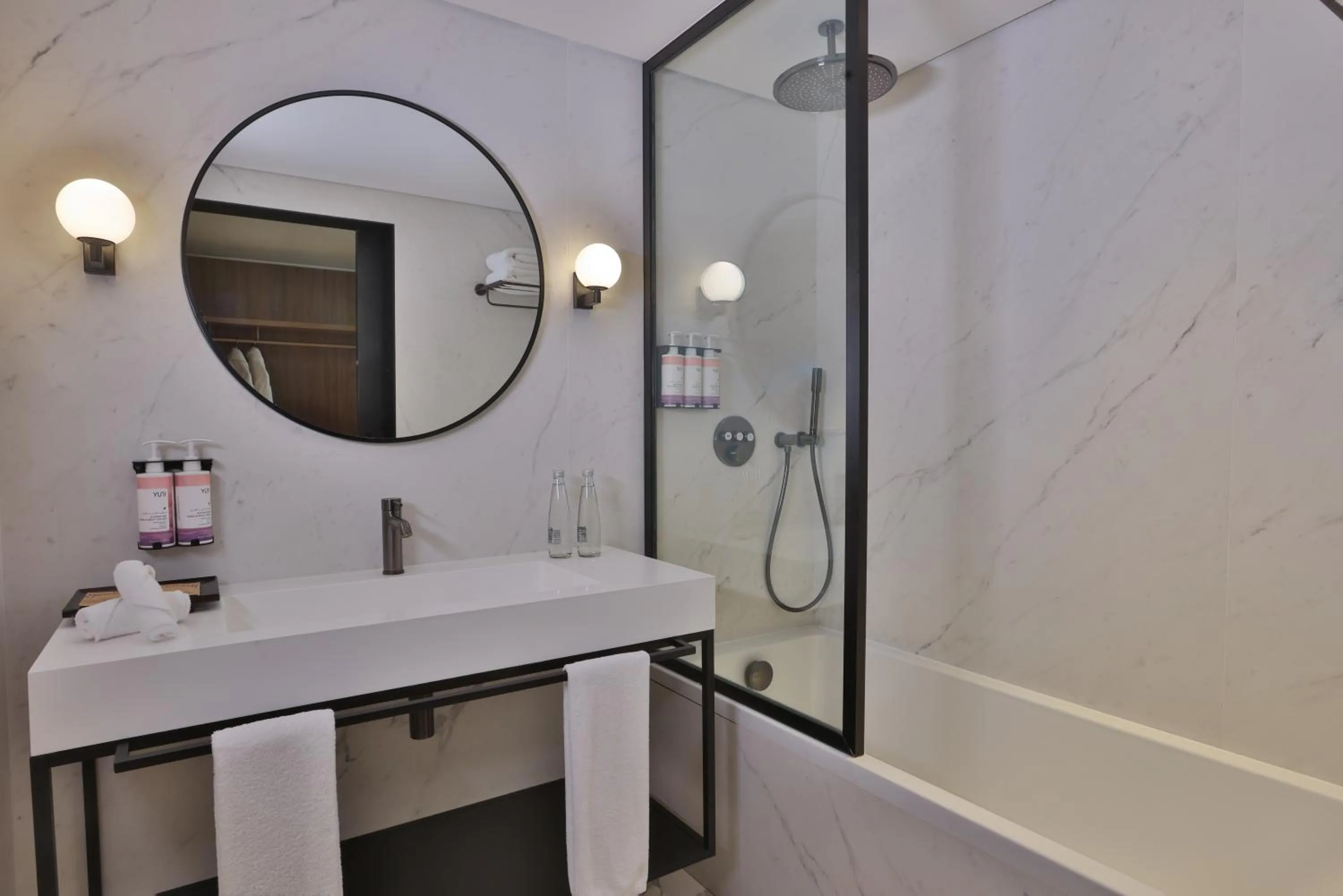 Bathroom in Mövenpick Hotel Beirut