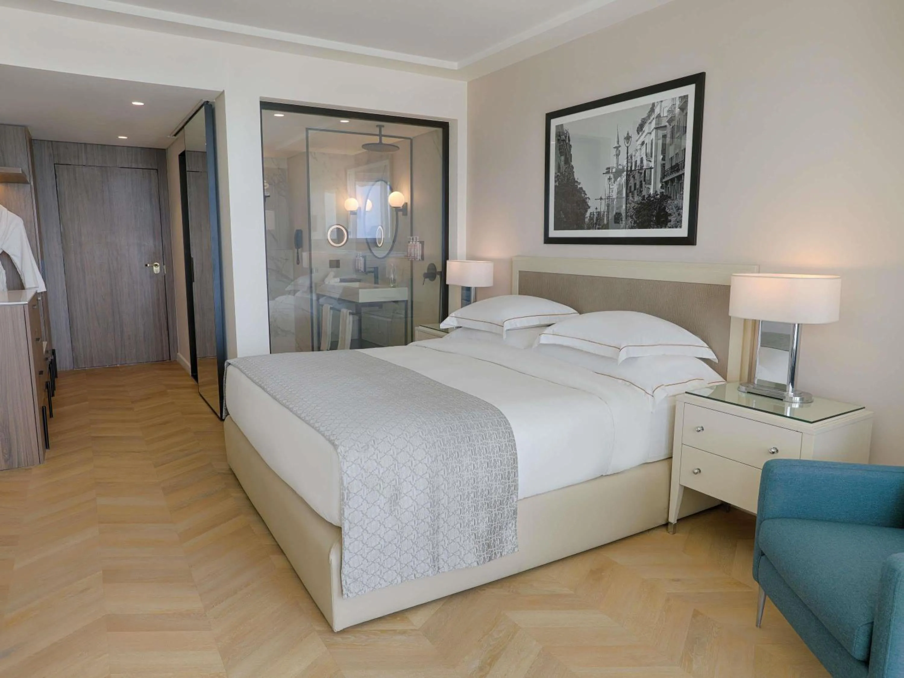 Bedroom, Bed in Mövenpick Hotel Beirut