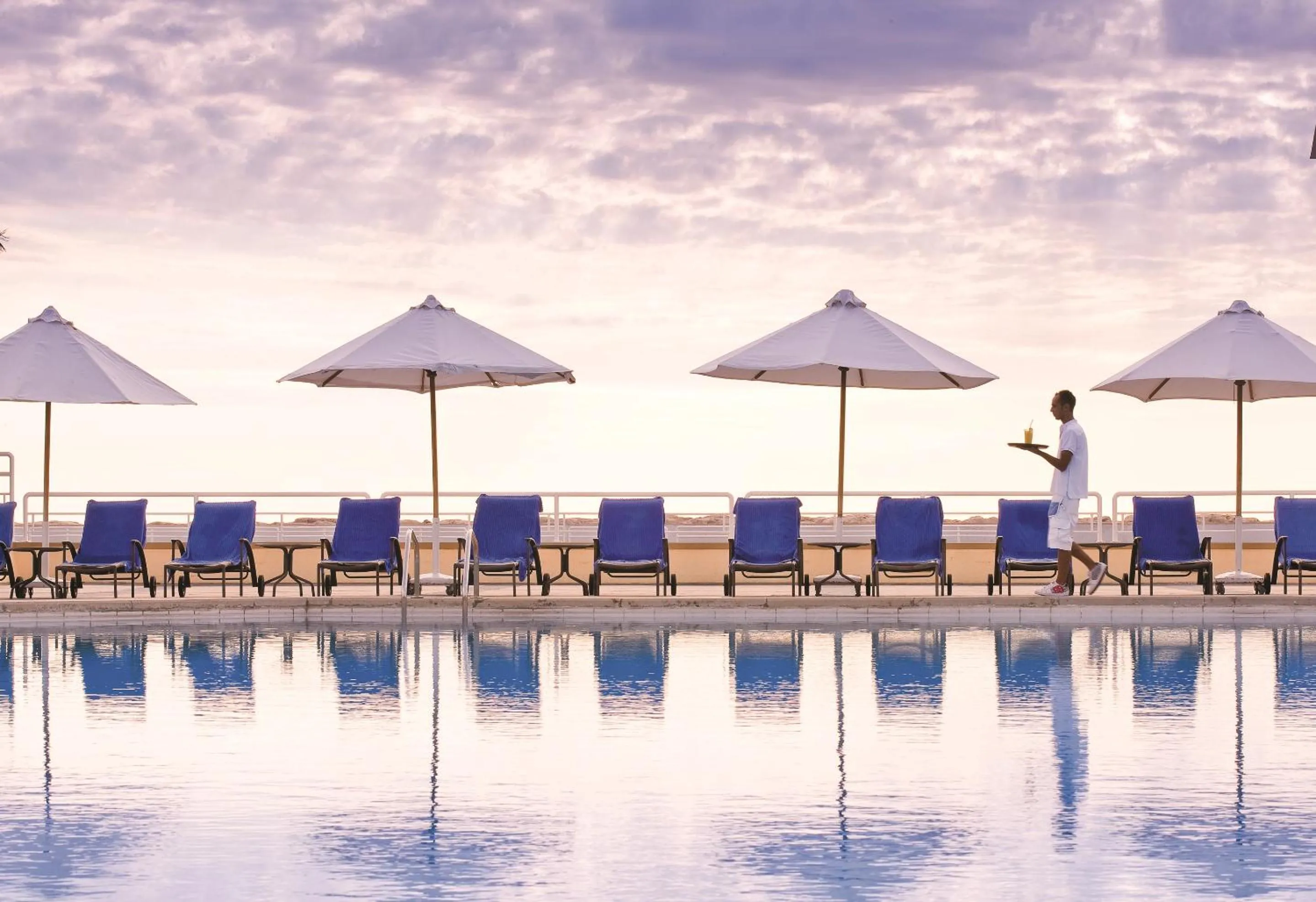 Swimming pool in Mövenpick Hotel Beirut