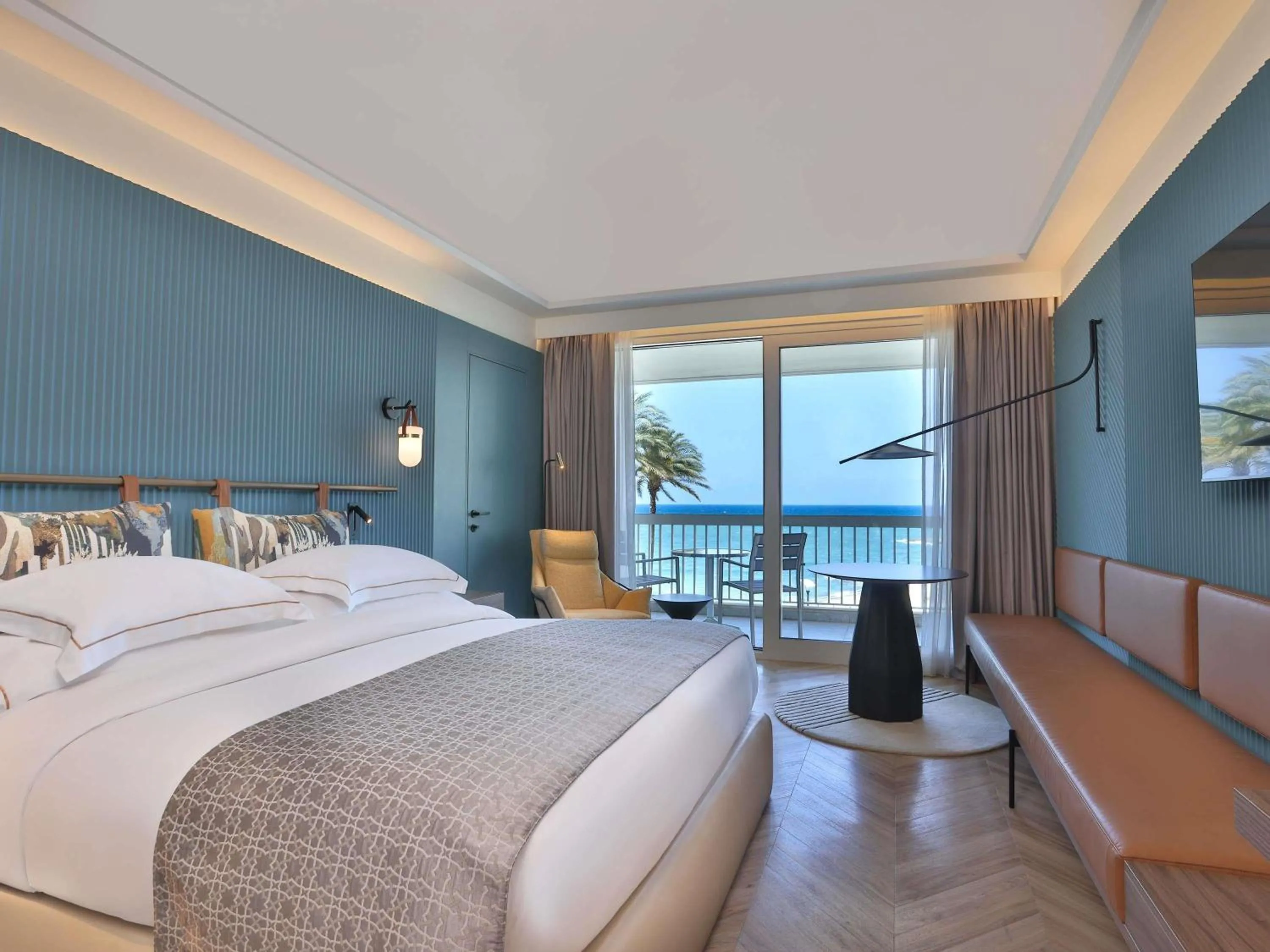 Bedroom, Bed in Mövenpick Hotel Beirut