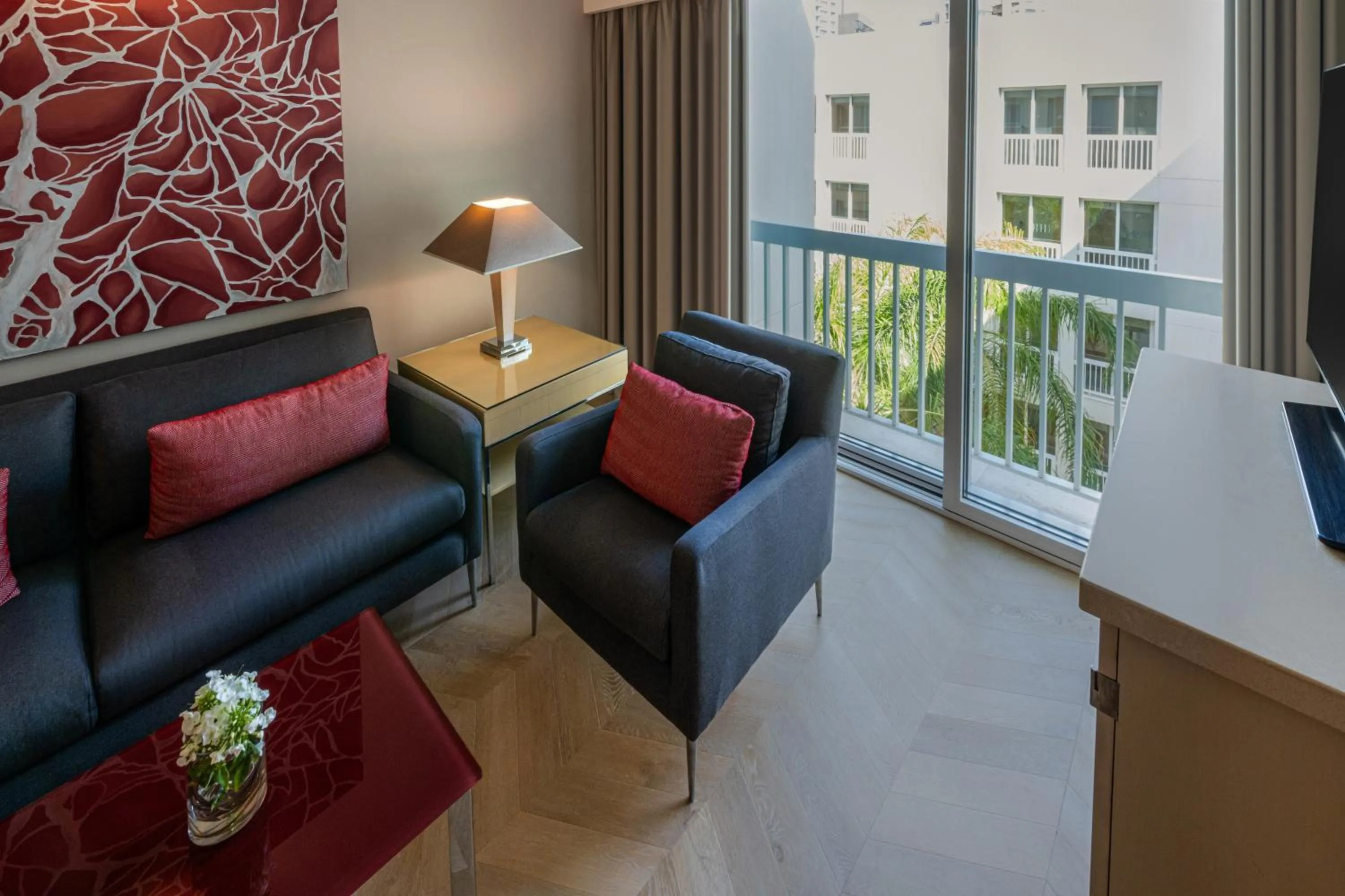 Living room in Mövenpick Hotel Beirut