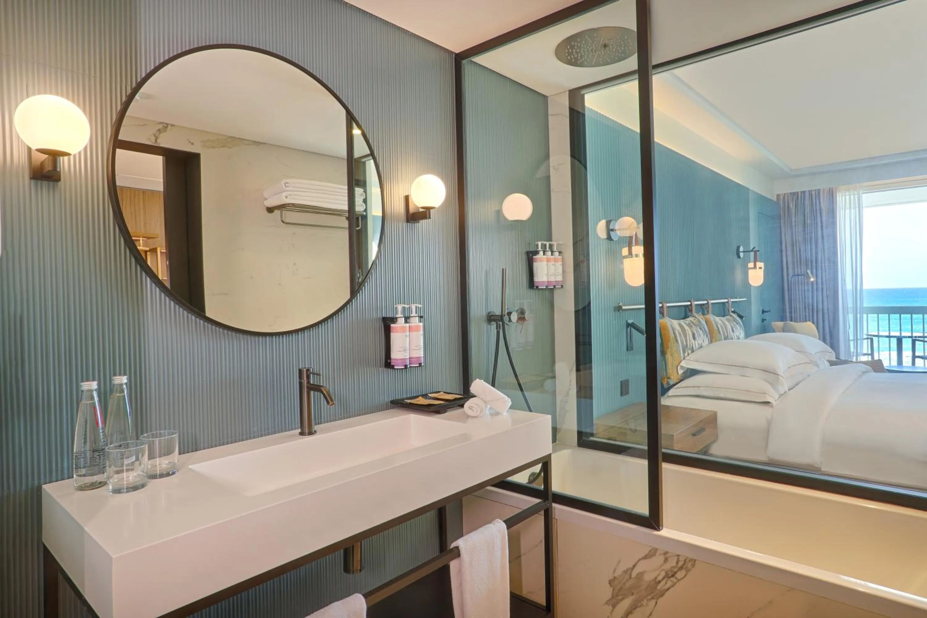 Bathroom, Bed in Mövenpick Hotel Beirut