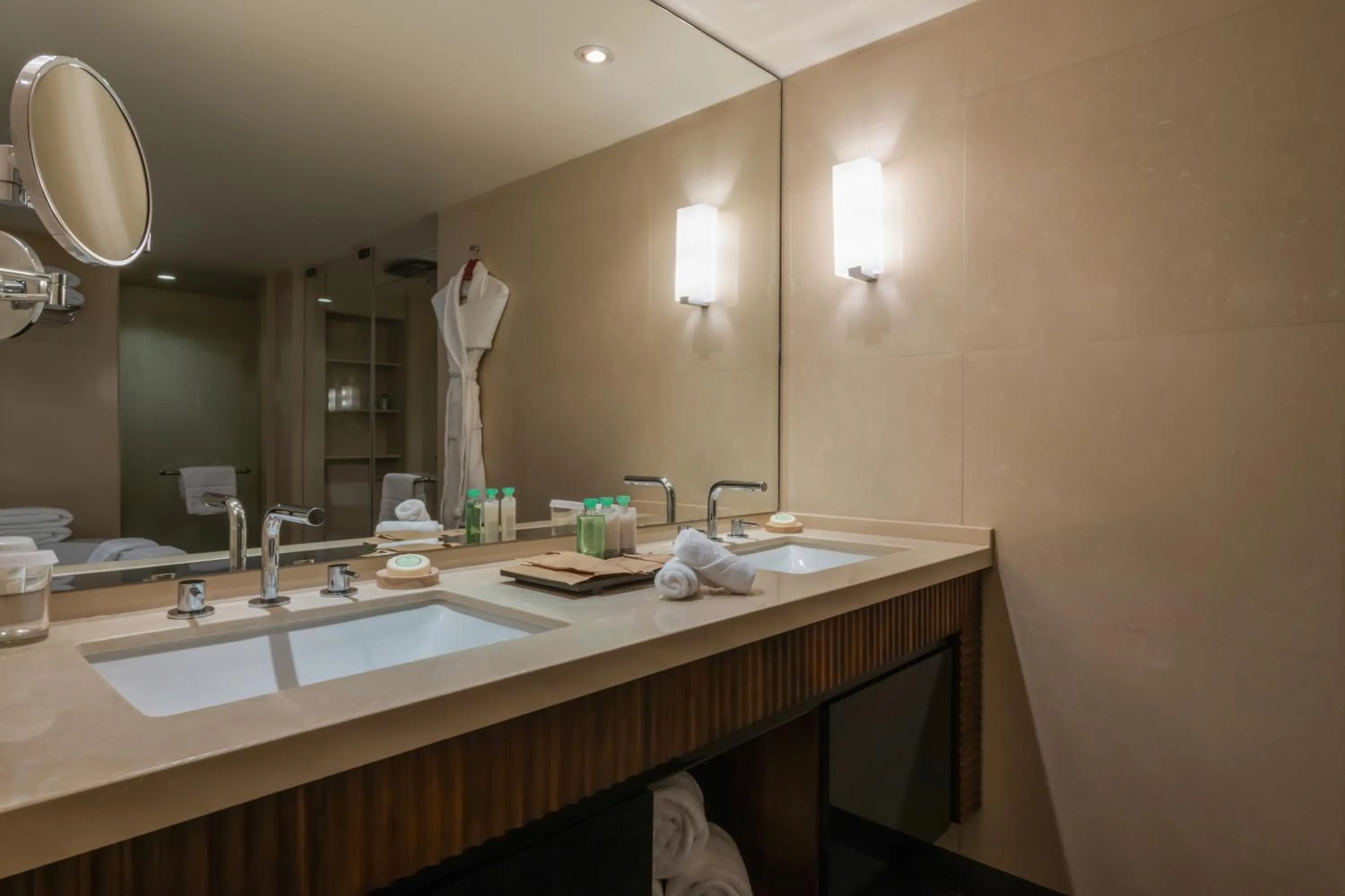 Bathroom in Mövenpick Hotel Beirut