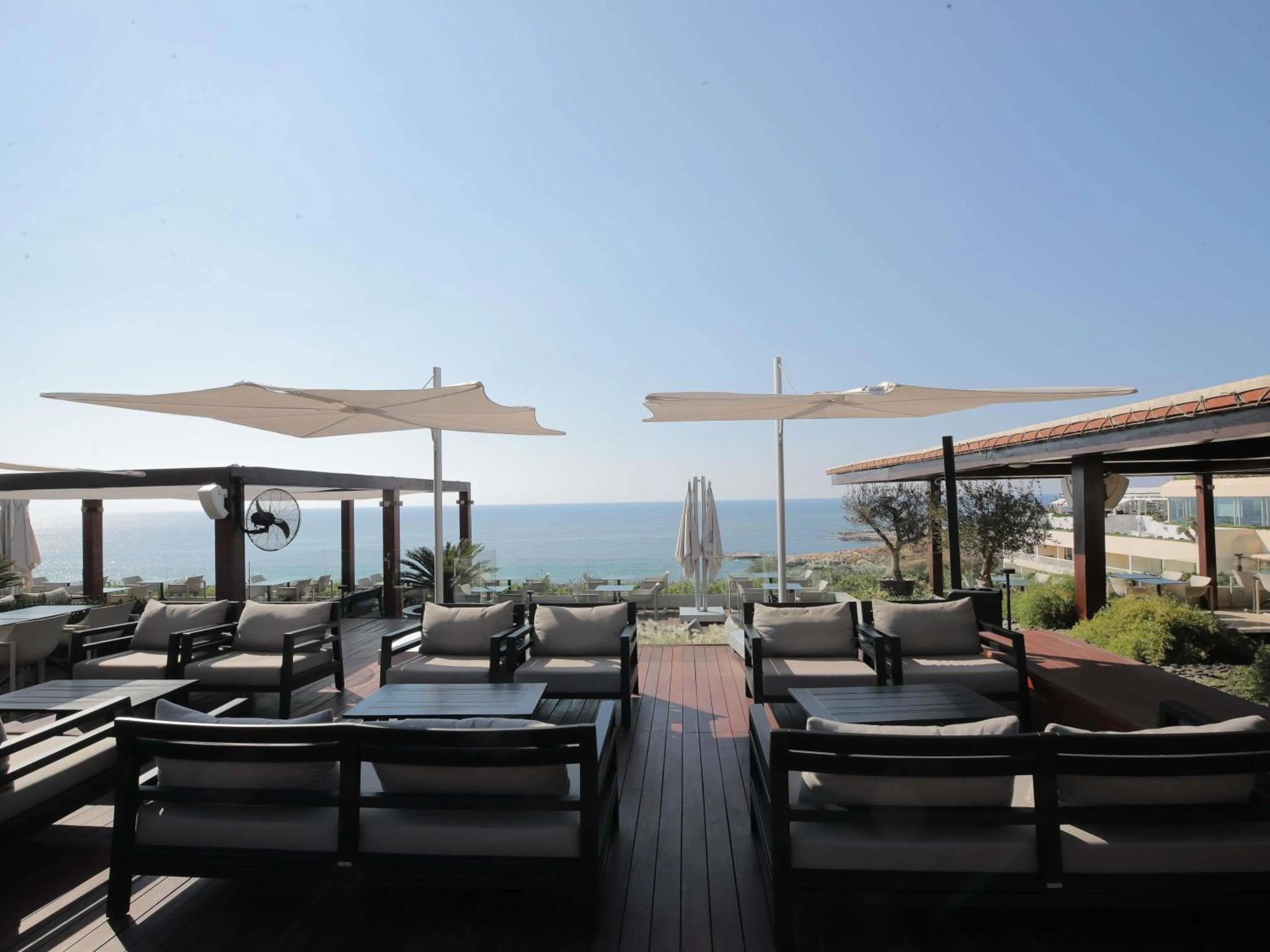 Lounge or bar in Mövenpick Hotel Beirut