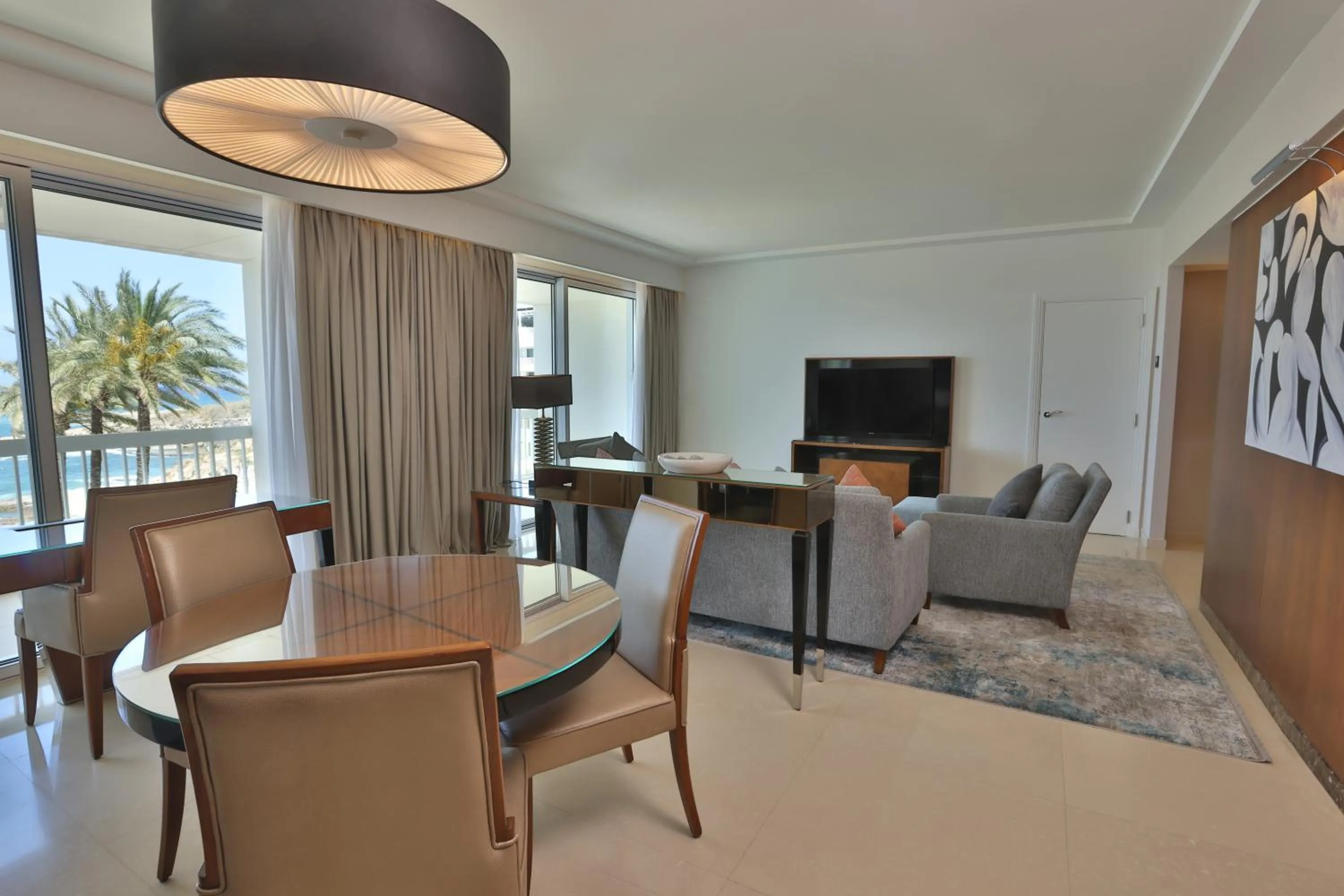 Living room in Mövenpick Hotel Beirut