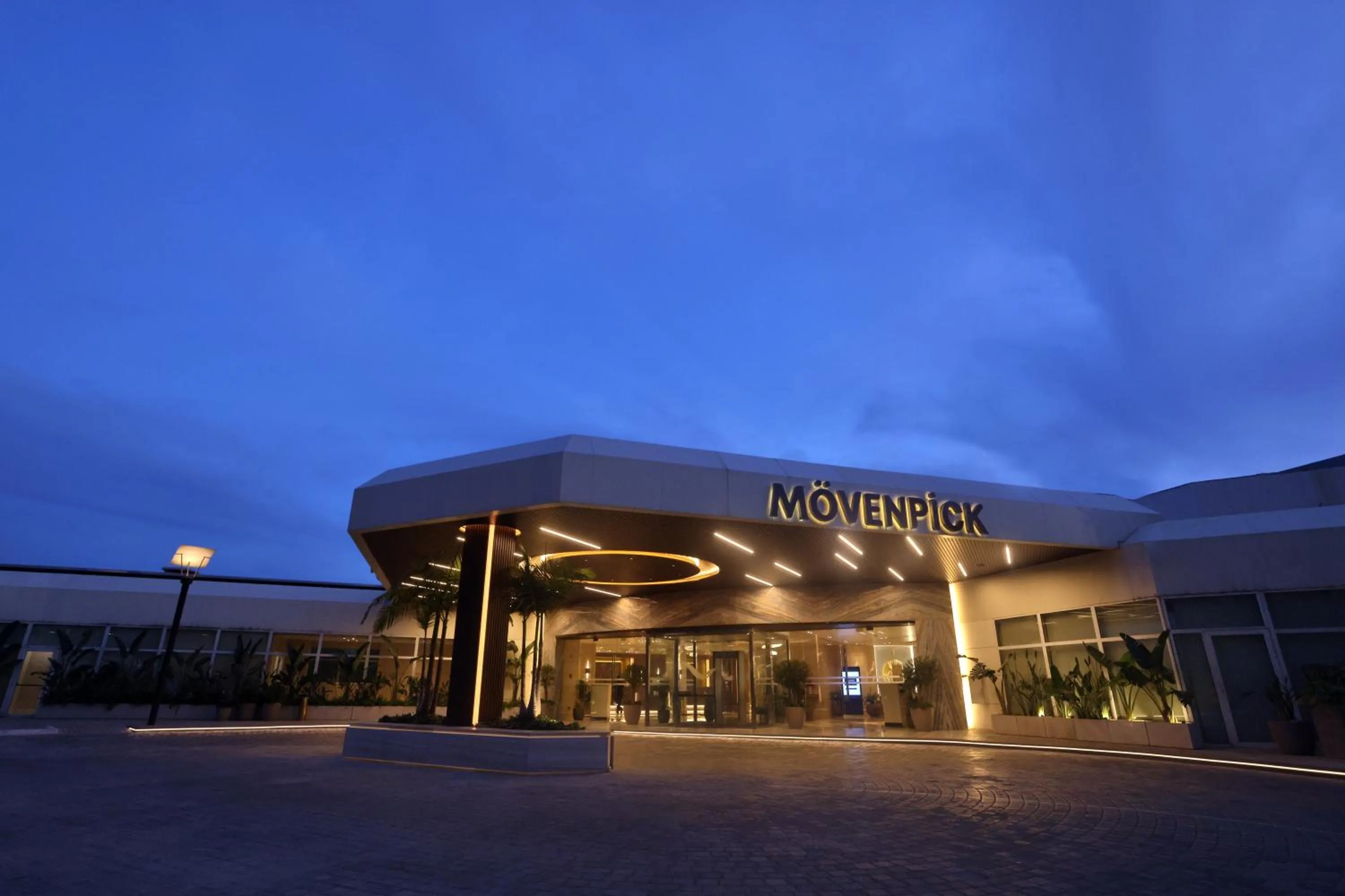 Facade/entrance in Mövenpick Hotel Beirut