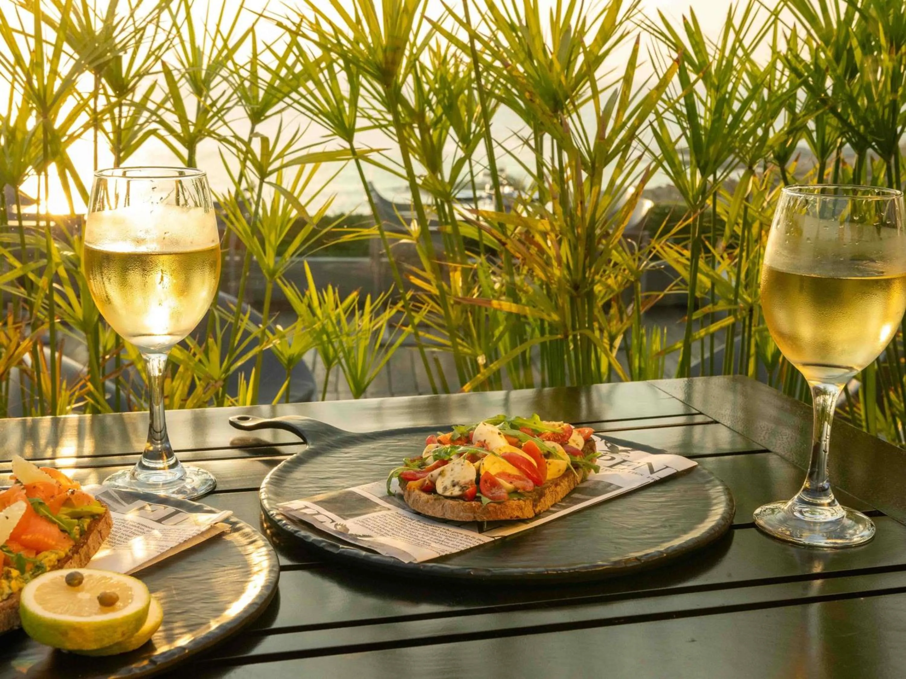 Lounge or bar in Mövenpick Hotel Beirut