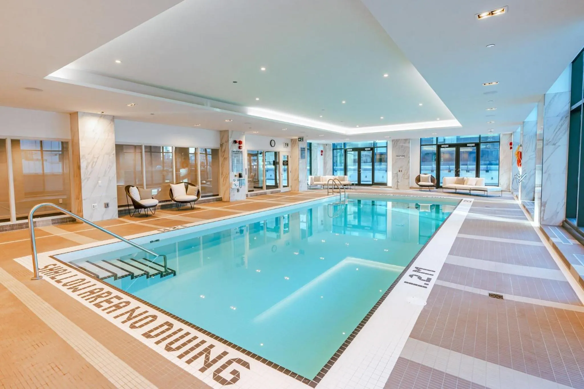 Swimming pool in Sutton Place Hotel Toronto