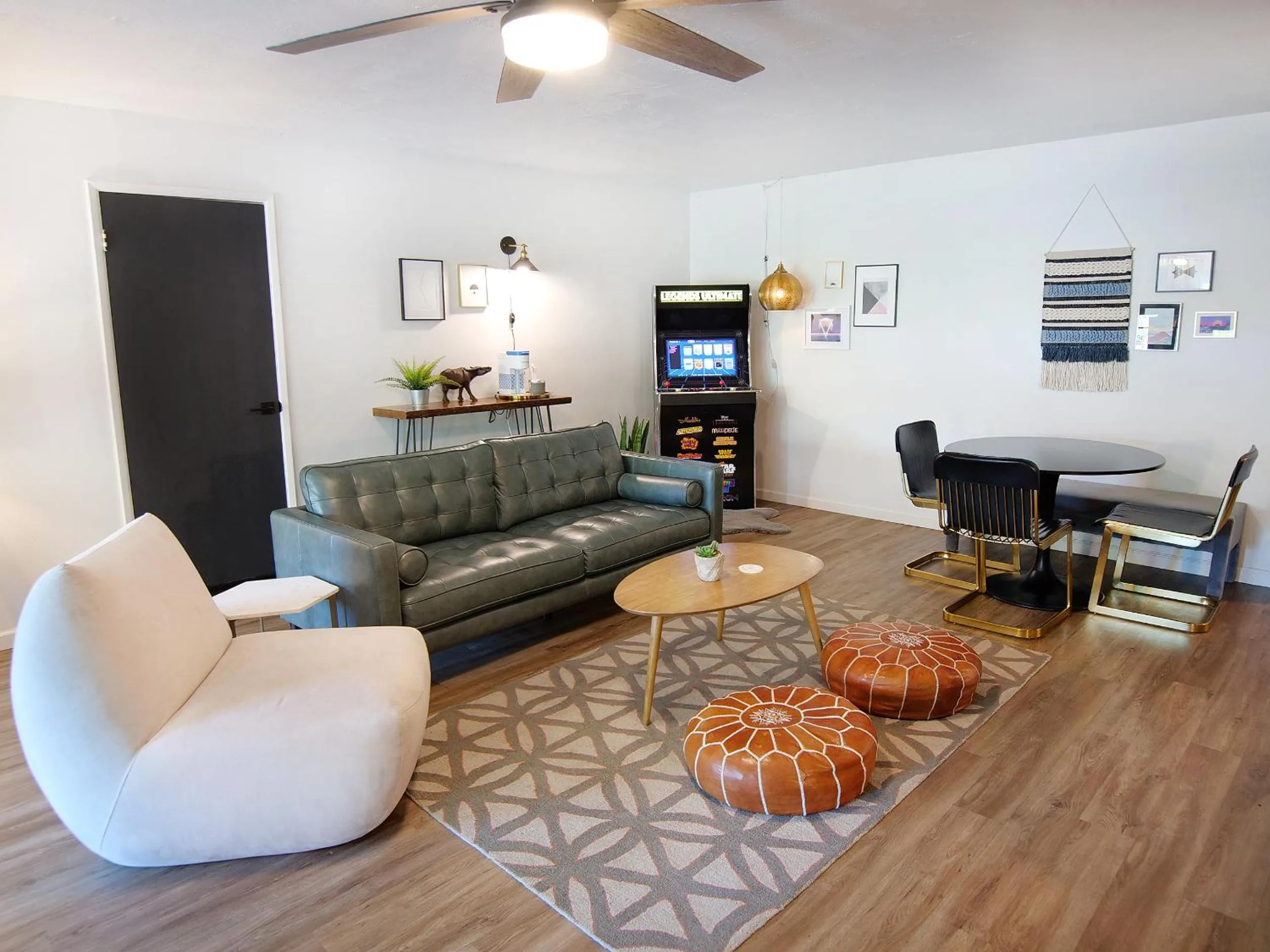 Living room in Sierra Blue Hotel & Swim Club