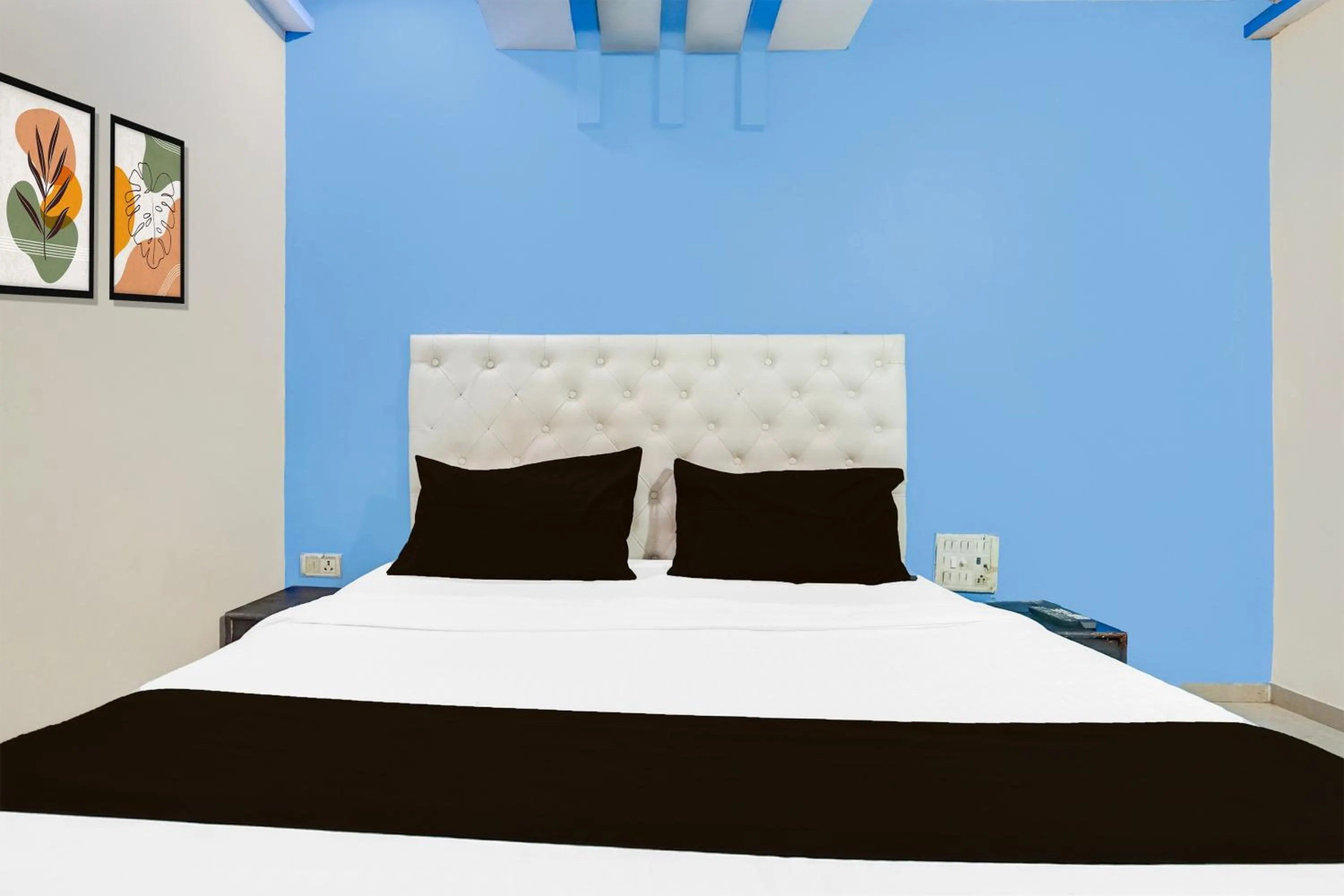 Bedroom, Bed in Hotel O The Om Sai Residency