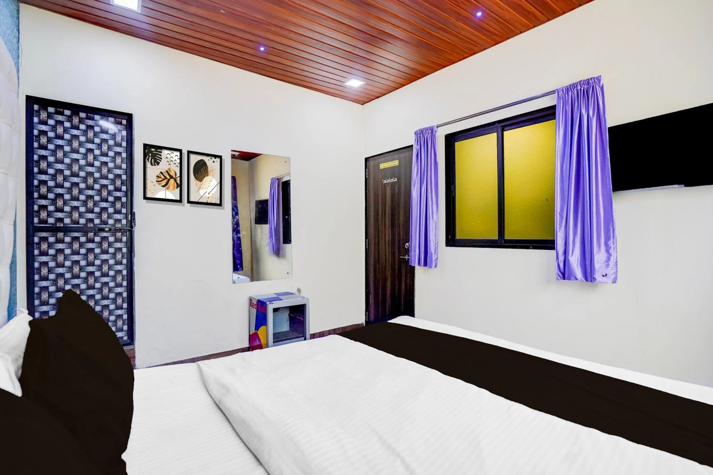 Bedroom, Bed in Hotel O The Om Sai Residency