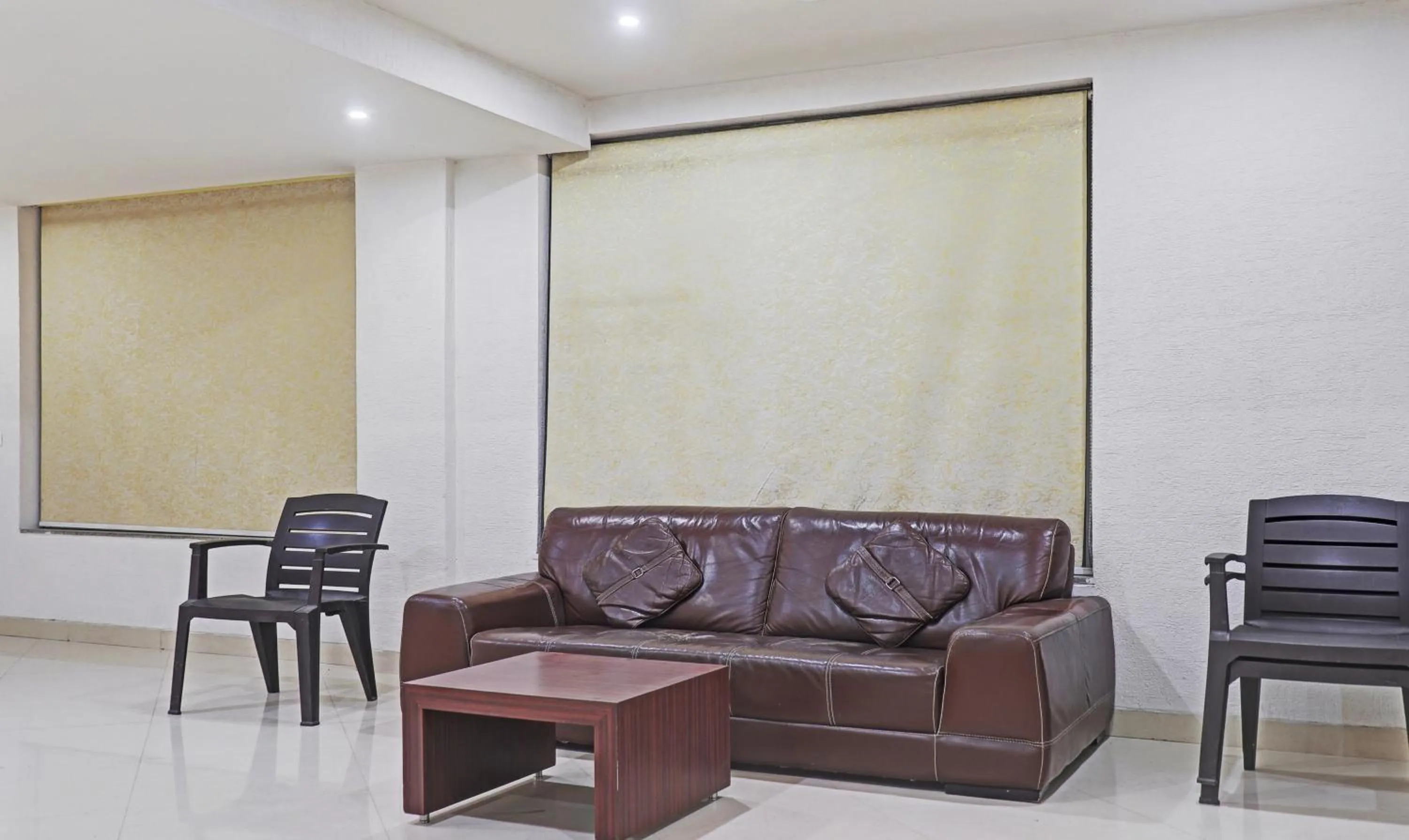 Seating area in Treebo Elite City Upper Bazar