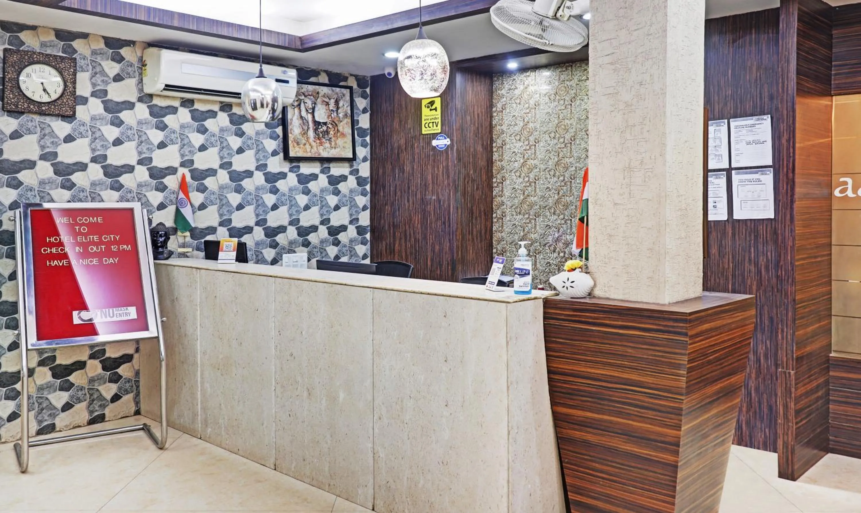 Lobby or reception in Treebo Elite City Upper Bazar