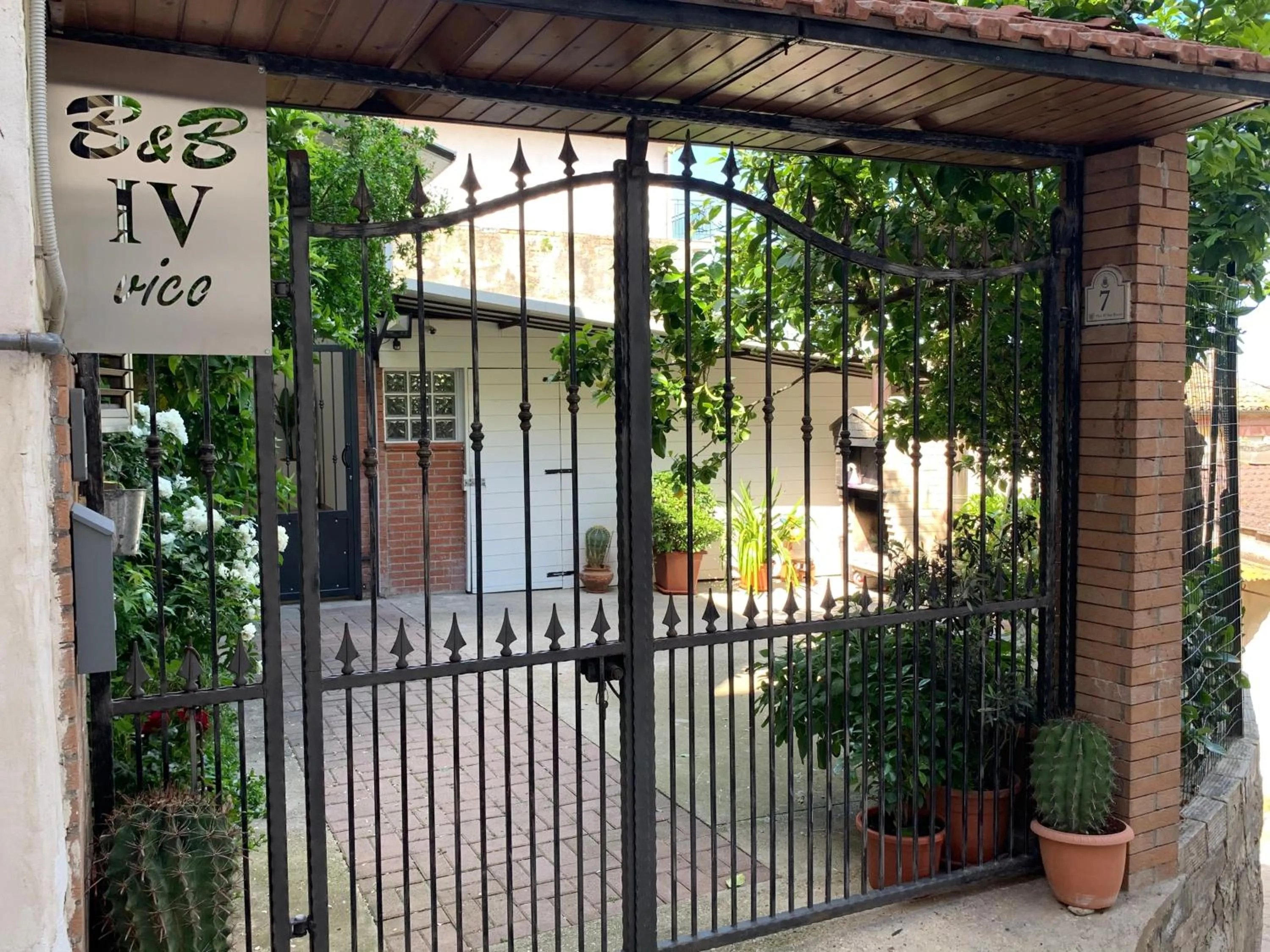 Property building in B&B IV Vico