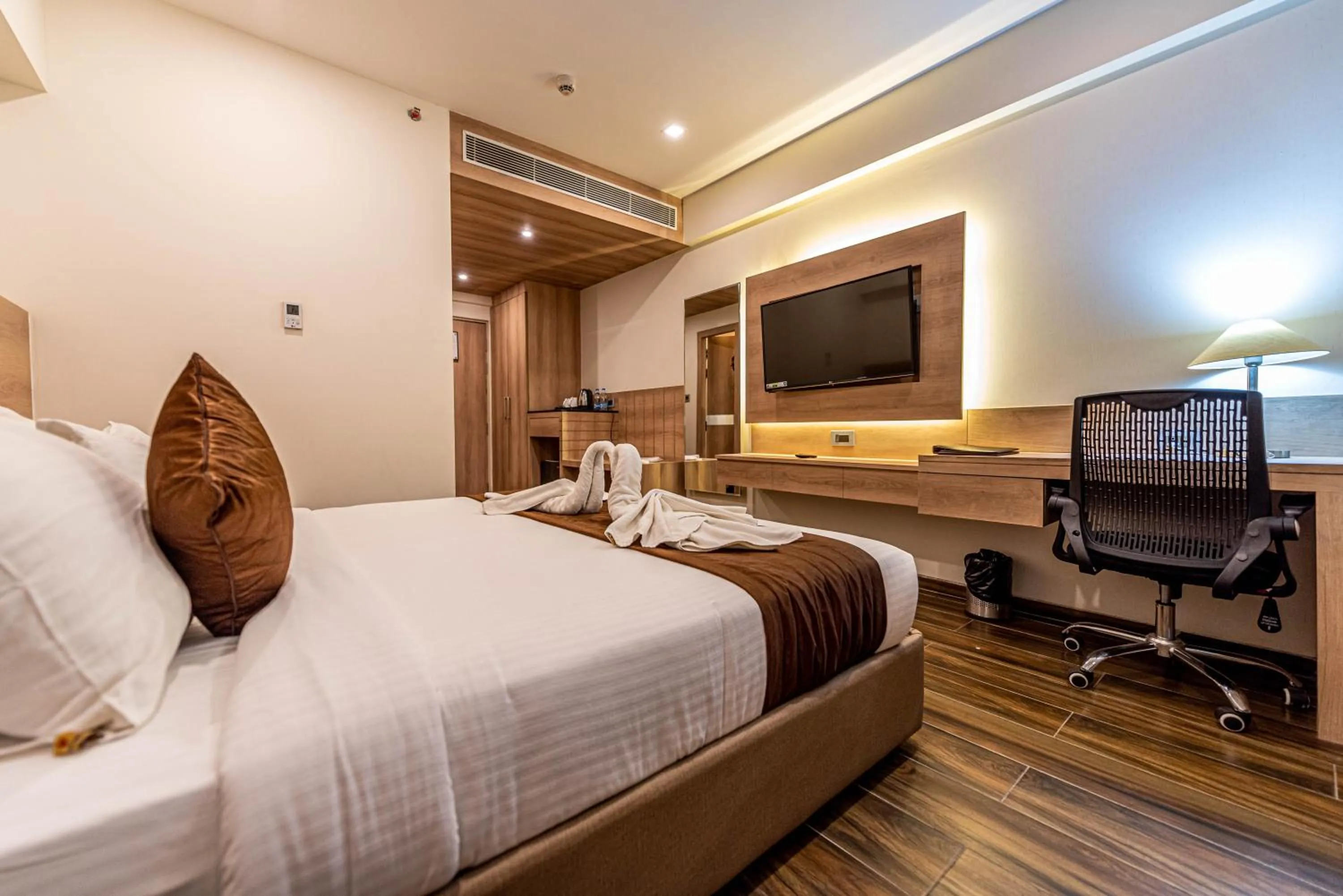 Bedroom, Bed in The Elite Lucknow Convention Hotel