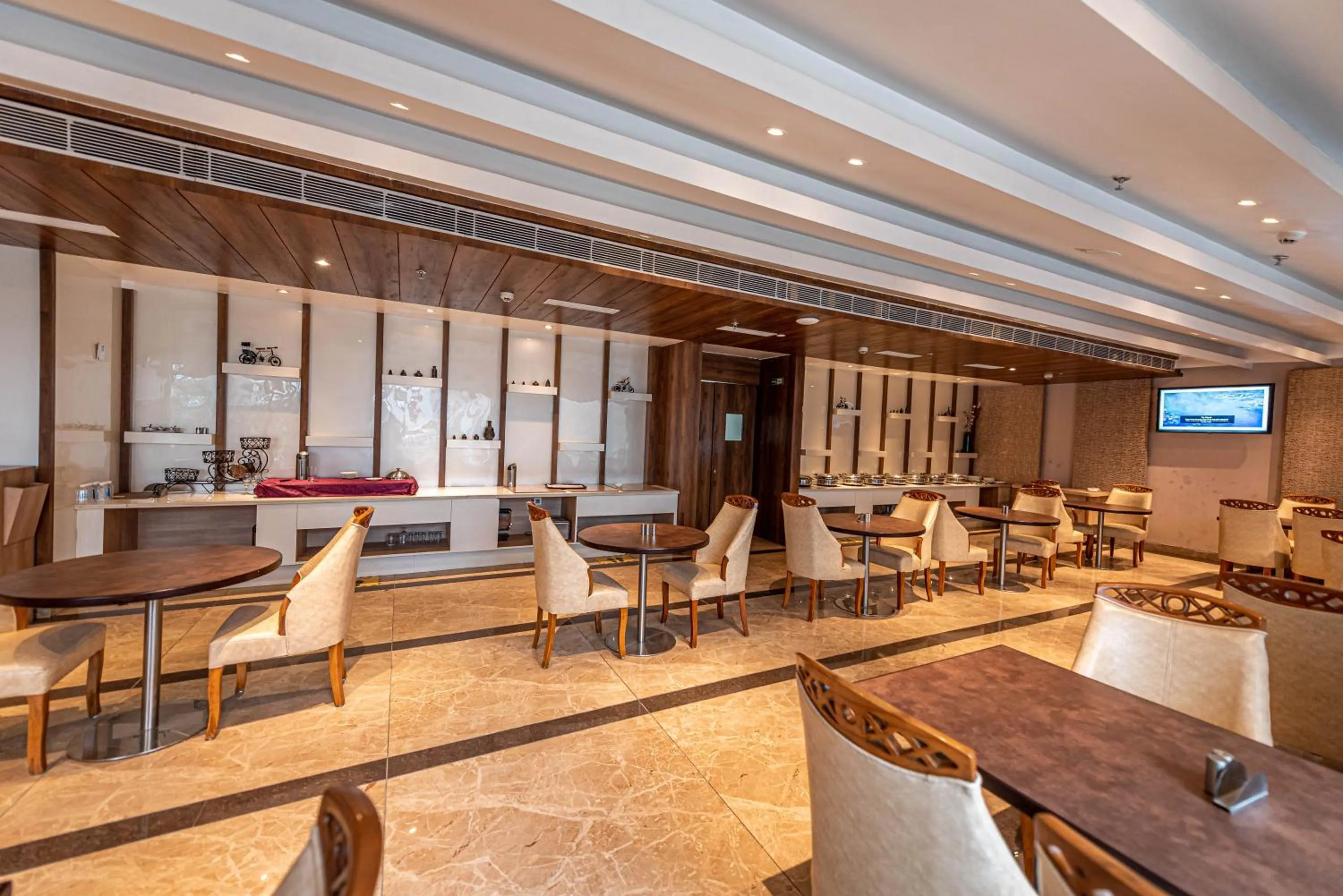 Restaurant/places to eat in The Elite Lucknow Convention Hotel