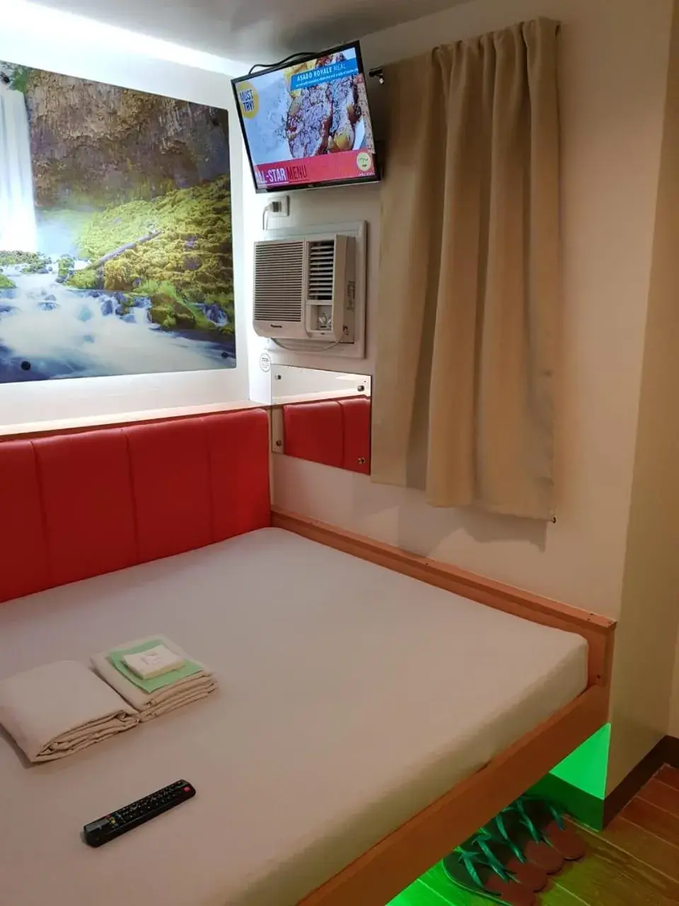 Large Double Room in My Inn Calamba Large Double Room in My Inn Calamba