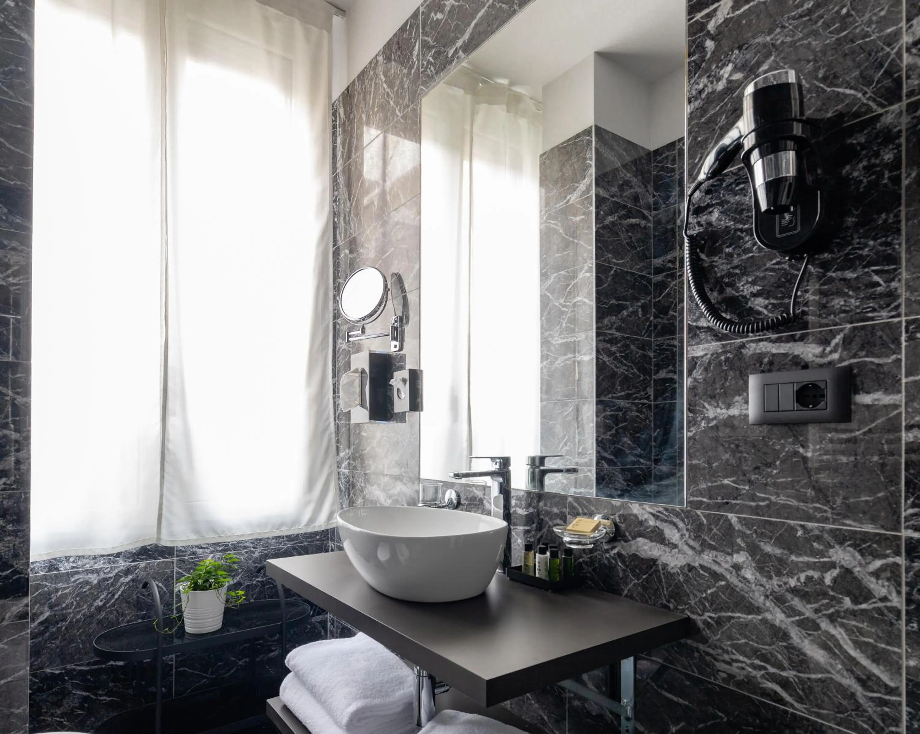 Bathroom in Aiello Hotels - Centrale