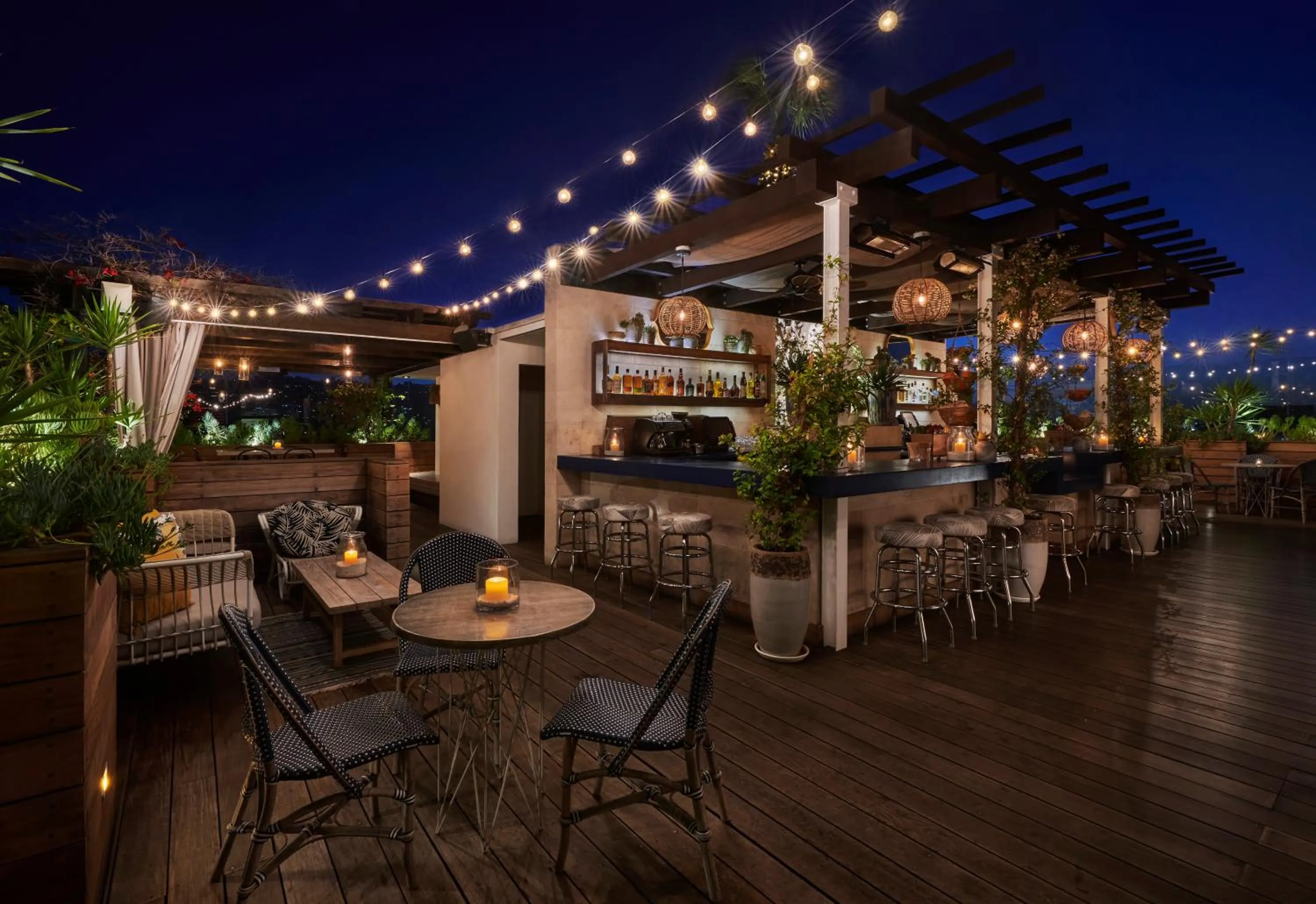 Lounge or bar in SIXTY Beverly Hills