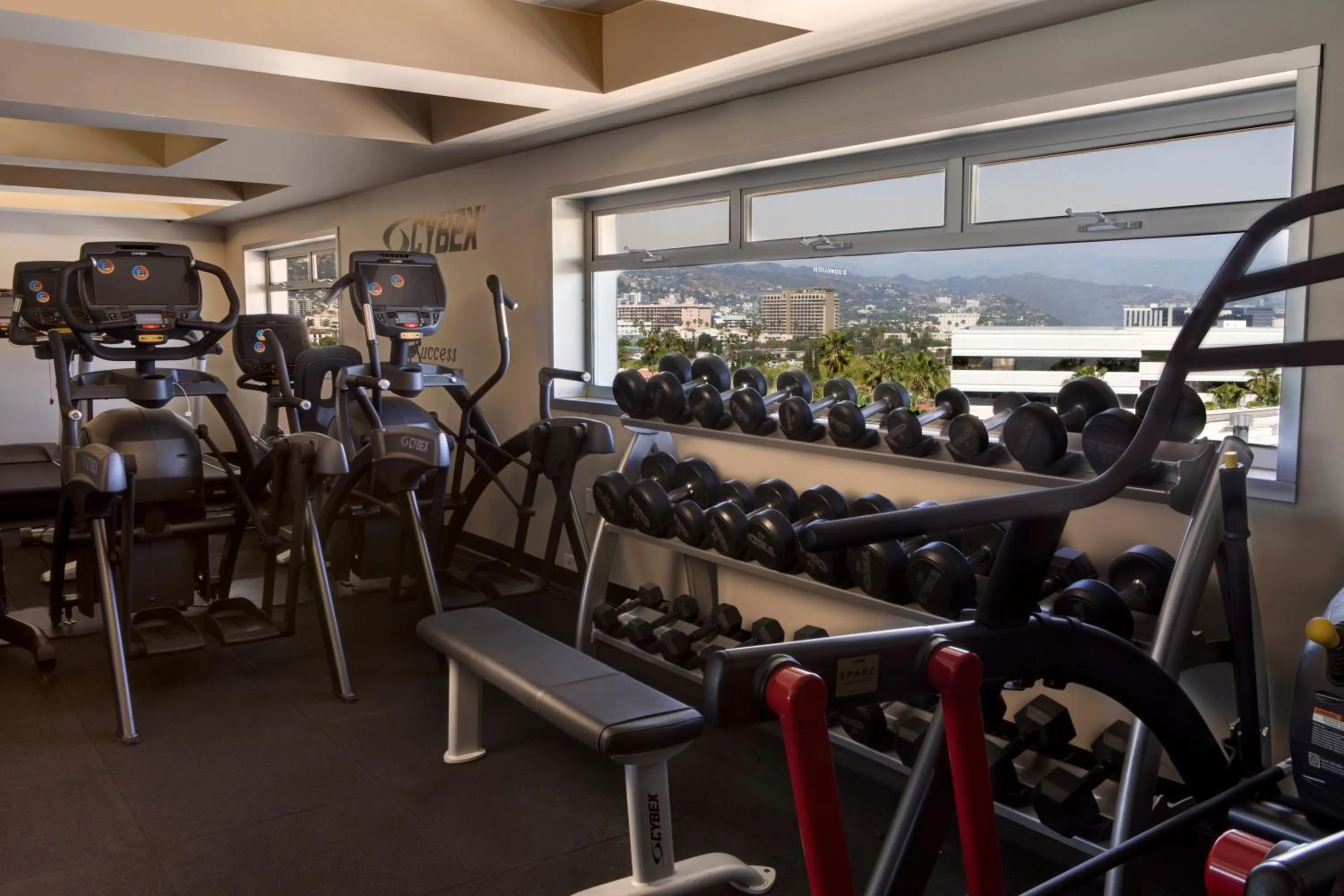 Fitness centre/facilities in SIXTY Beverly Hills