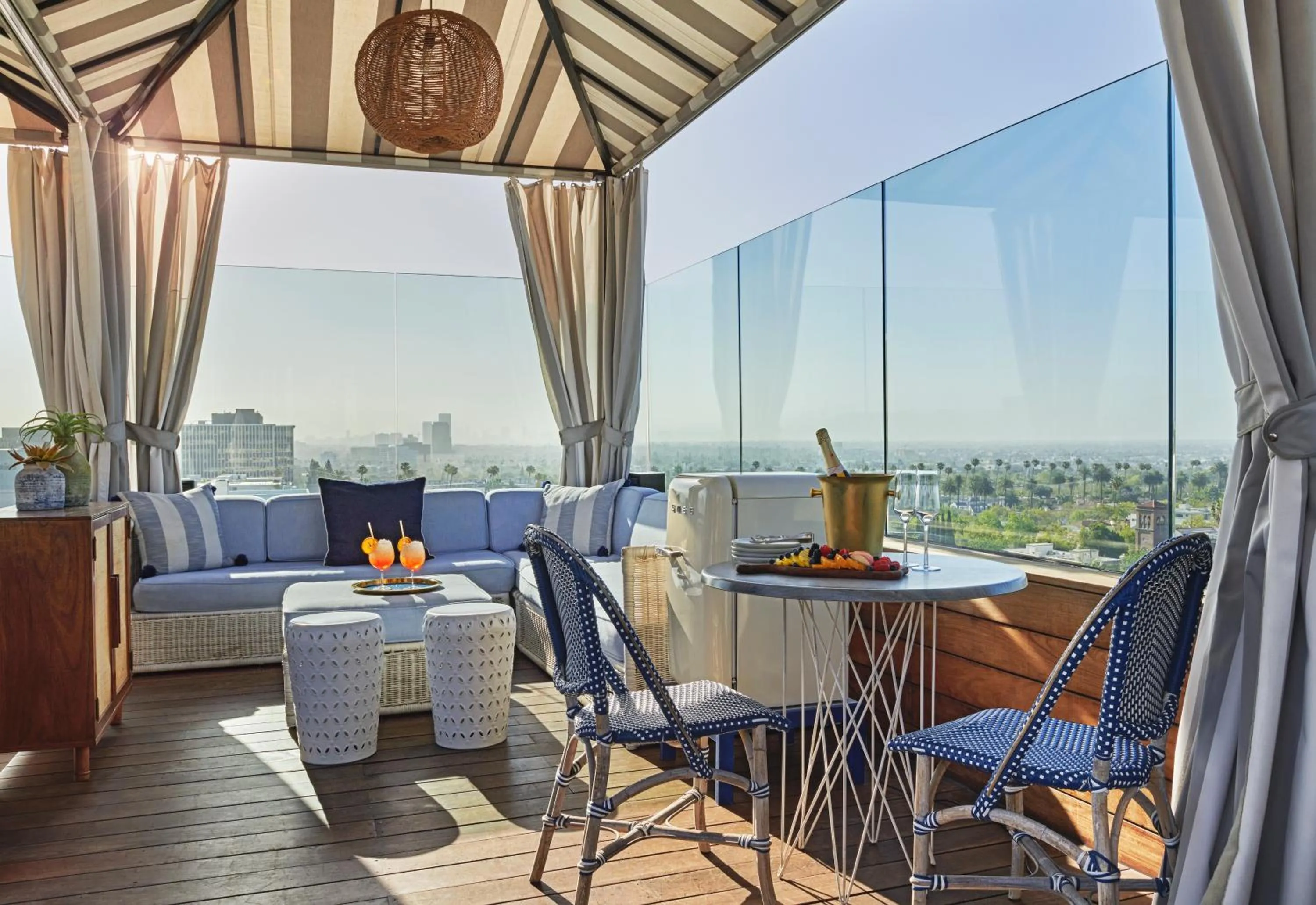 Lounge or bar in SIXTY Beverly Hills