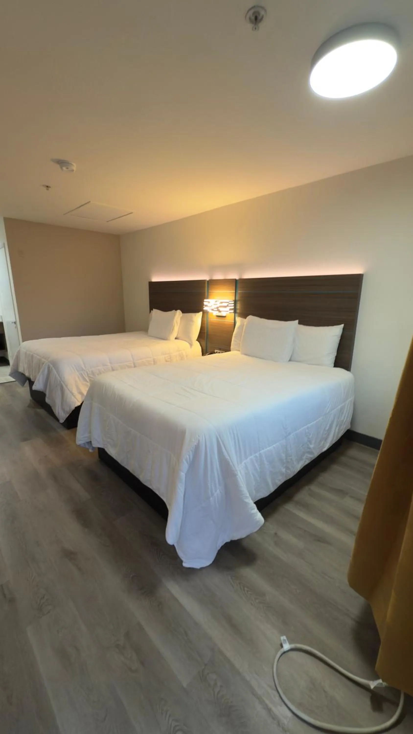 Bedroom, Bed in Mission Inn San Luis Obispo