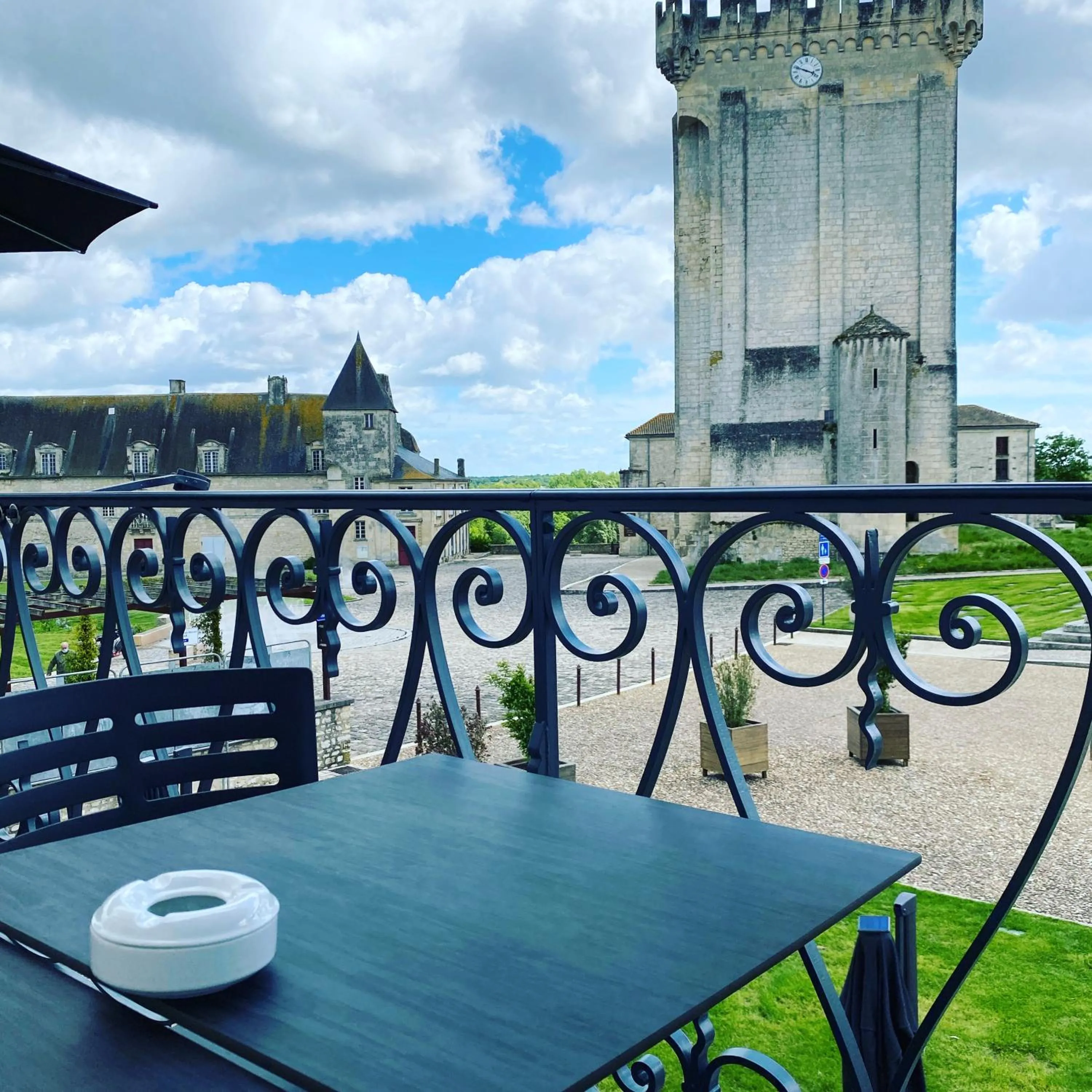 CHAMBRE 1 Balcon