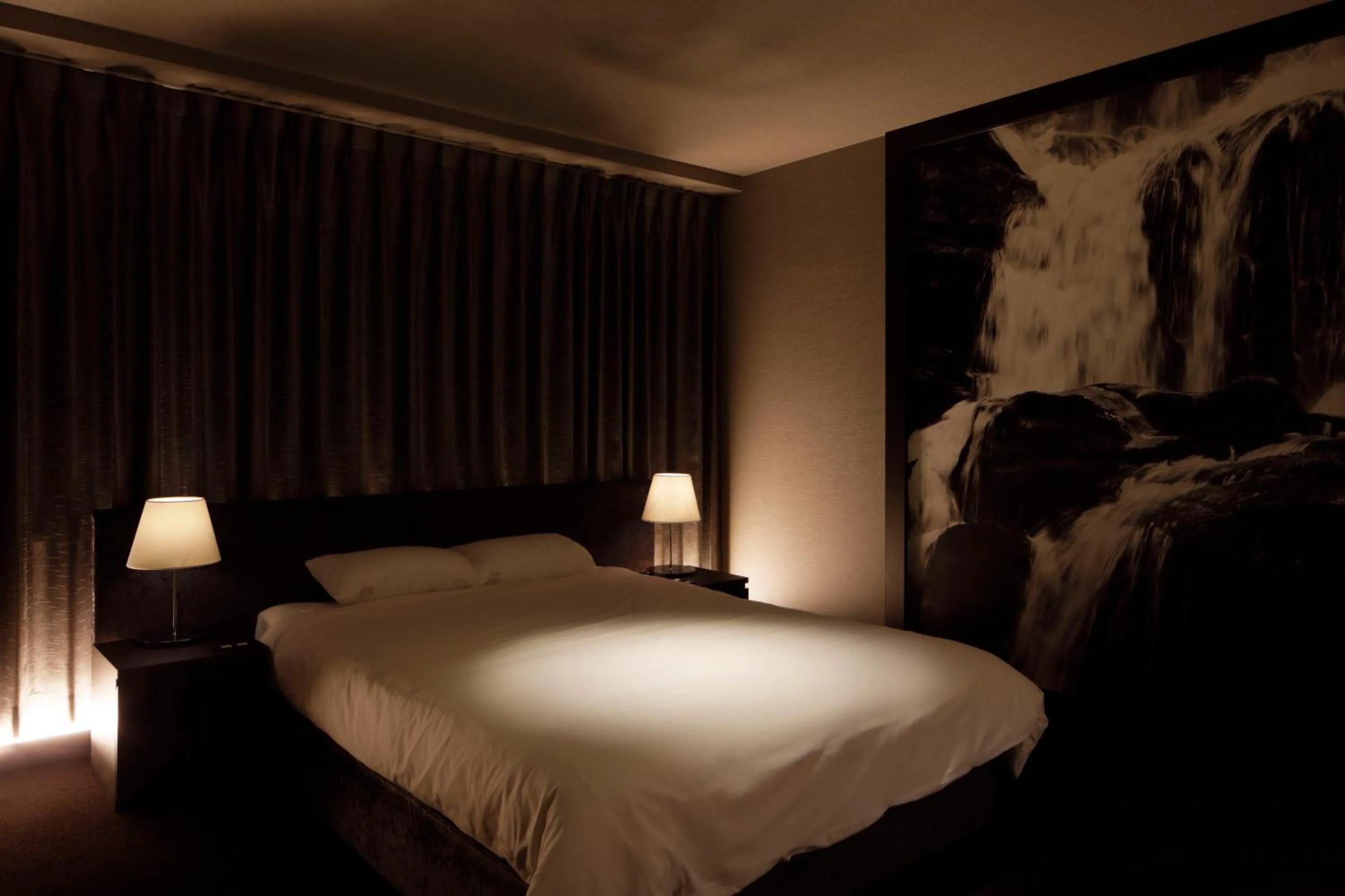 Bed in The Only View - Self Check-In Only