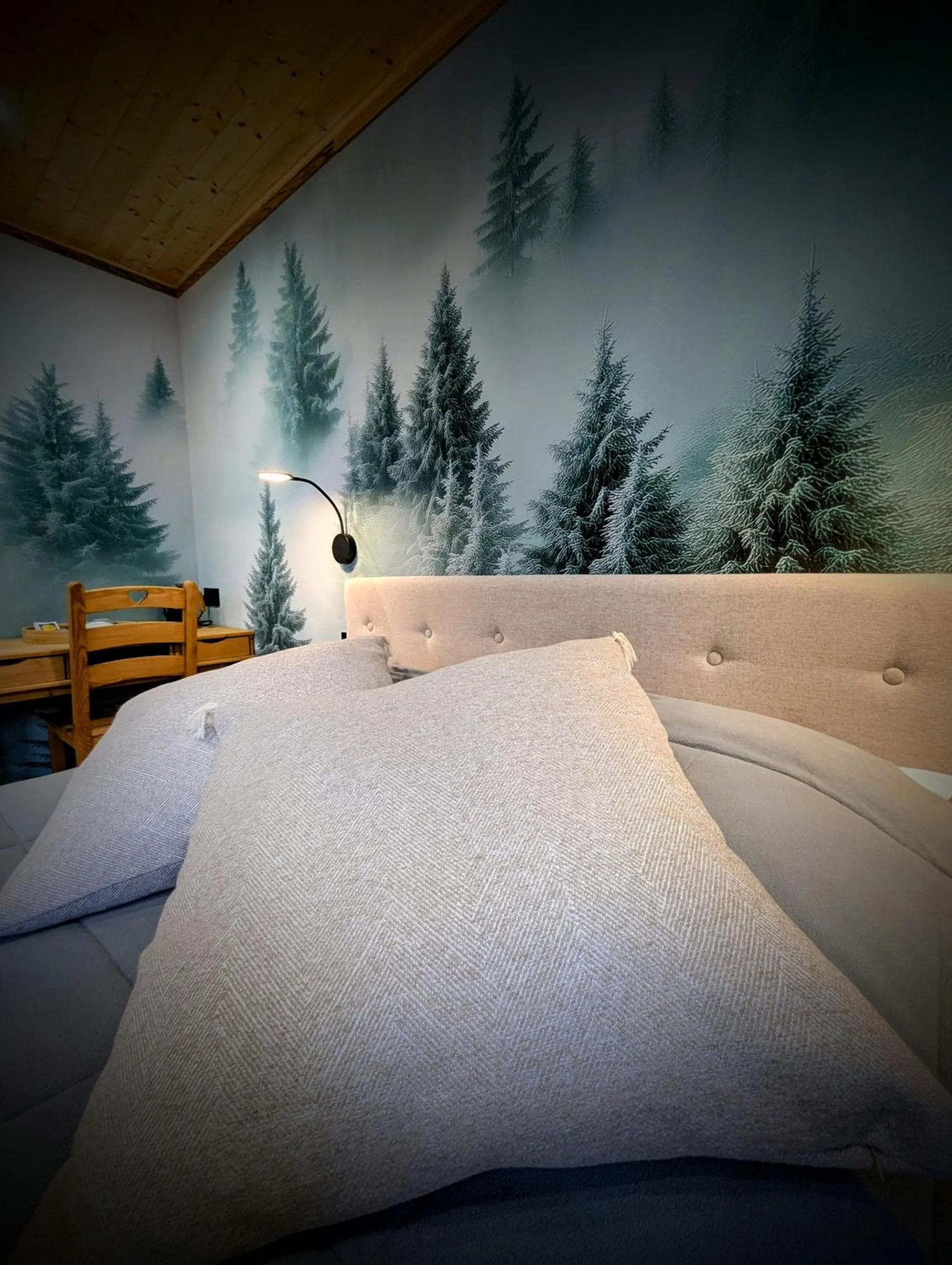 Bedroom, Bed in Auberge Saint Antoine