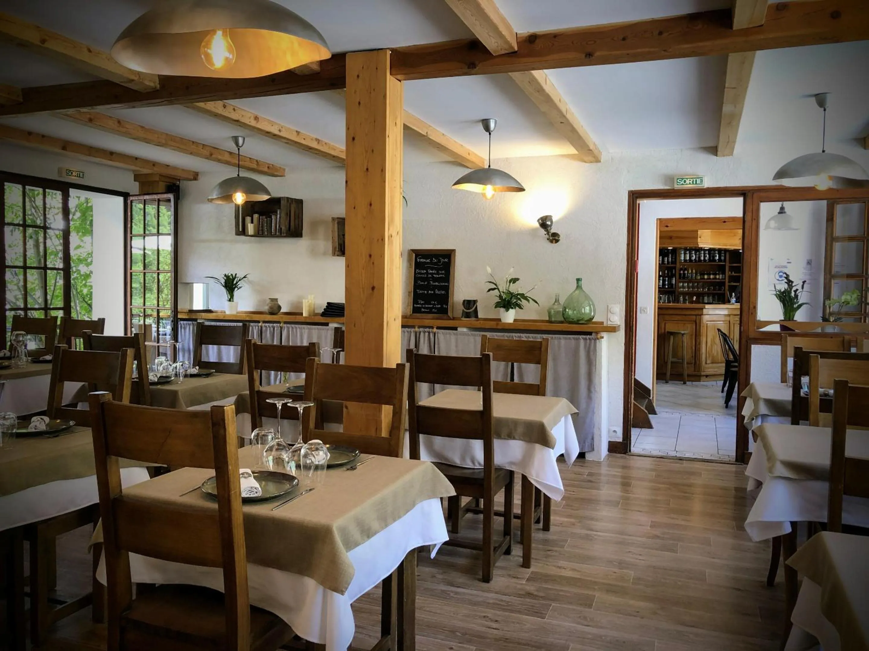 Dining area in Auberge Saint Antoine