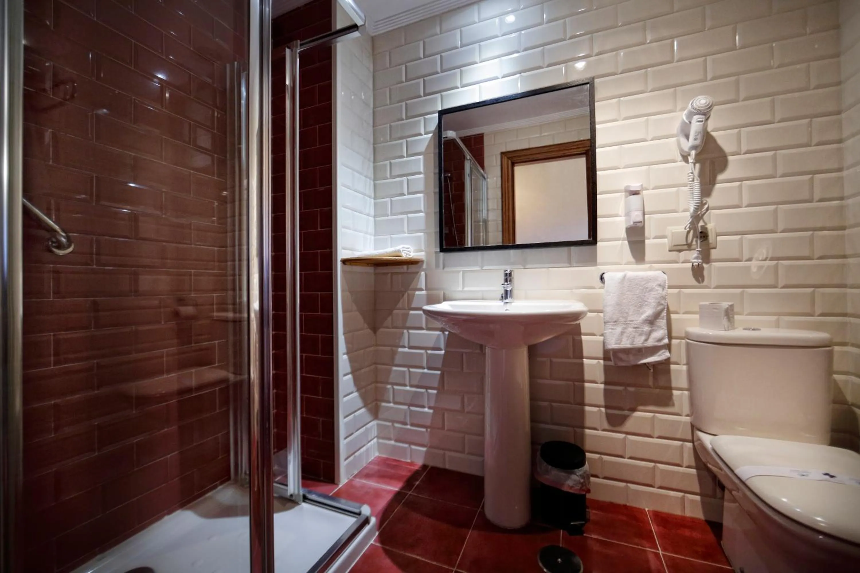 Shower in Hotel Rural Montesomao