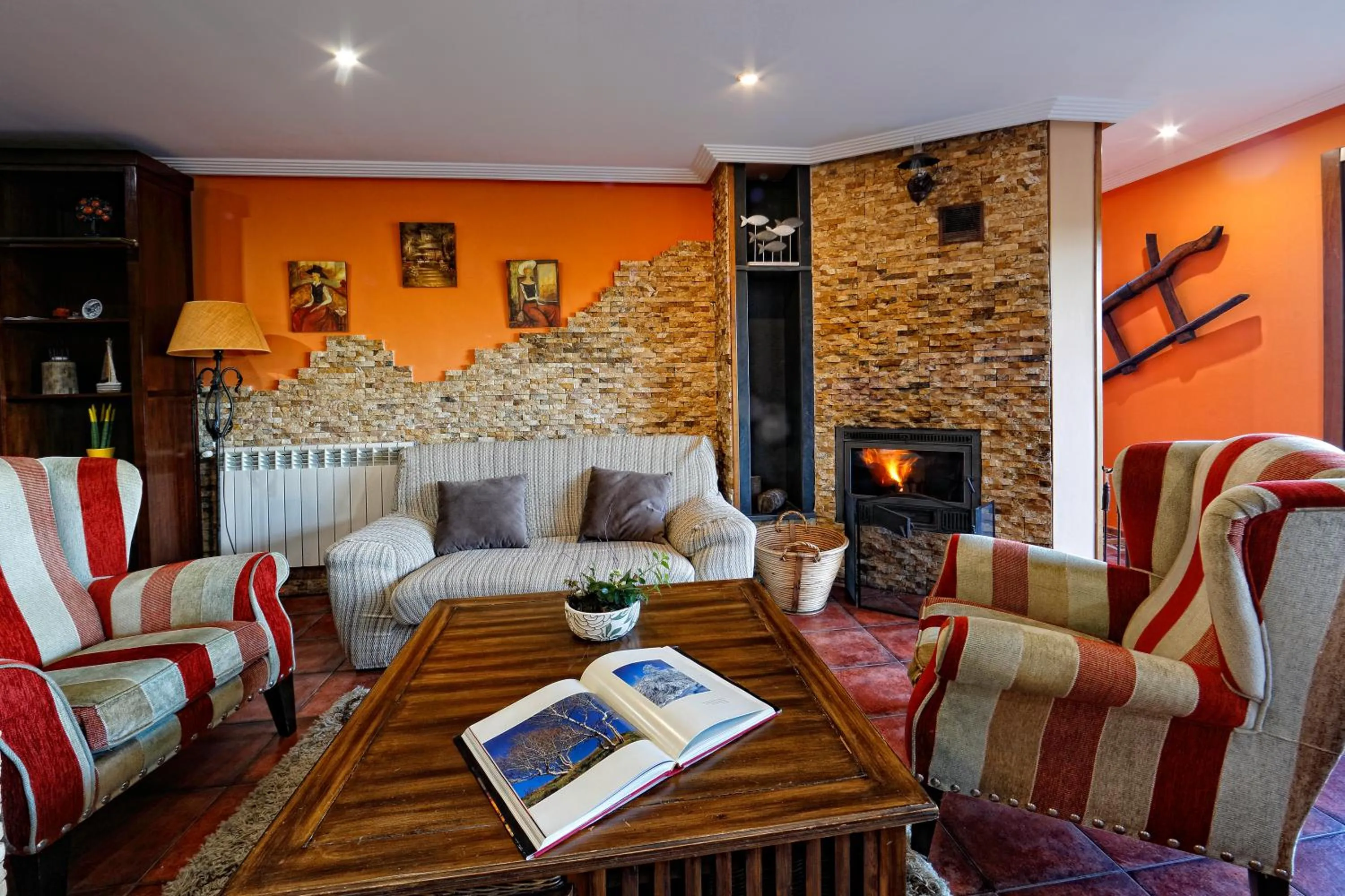 Living room in Hotel Rural Montesomao