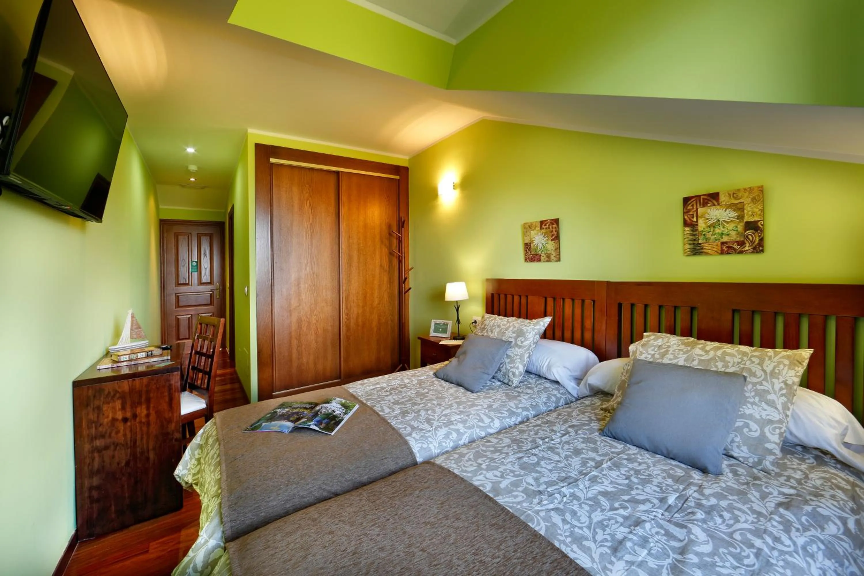 Bed in Hotel Rural Montesomao