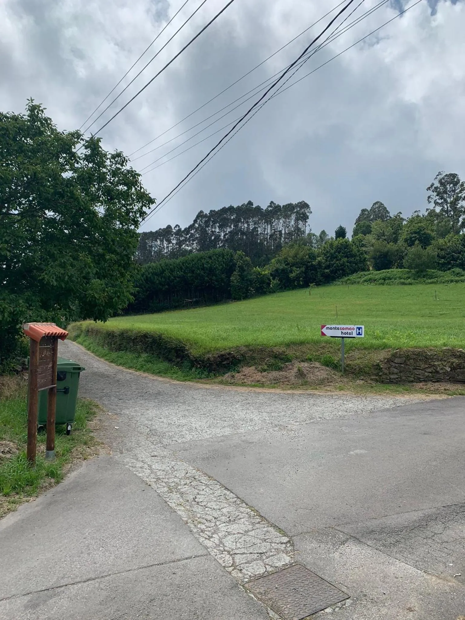 Parking in Hotel Rural Montesomao