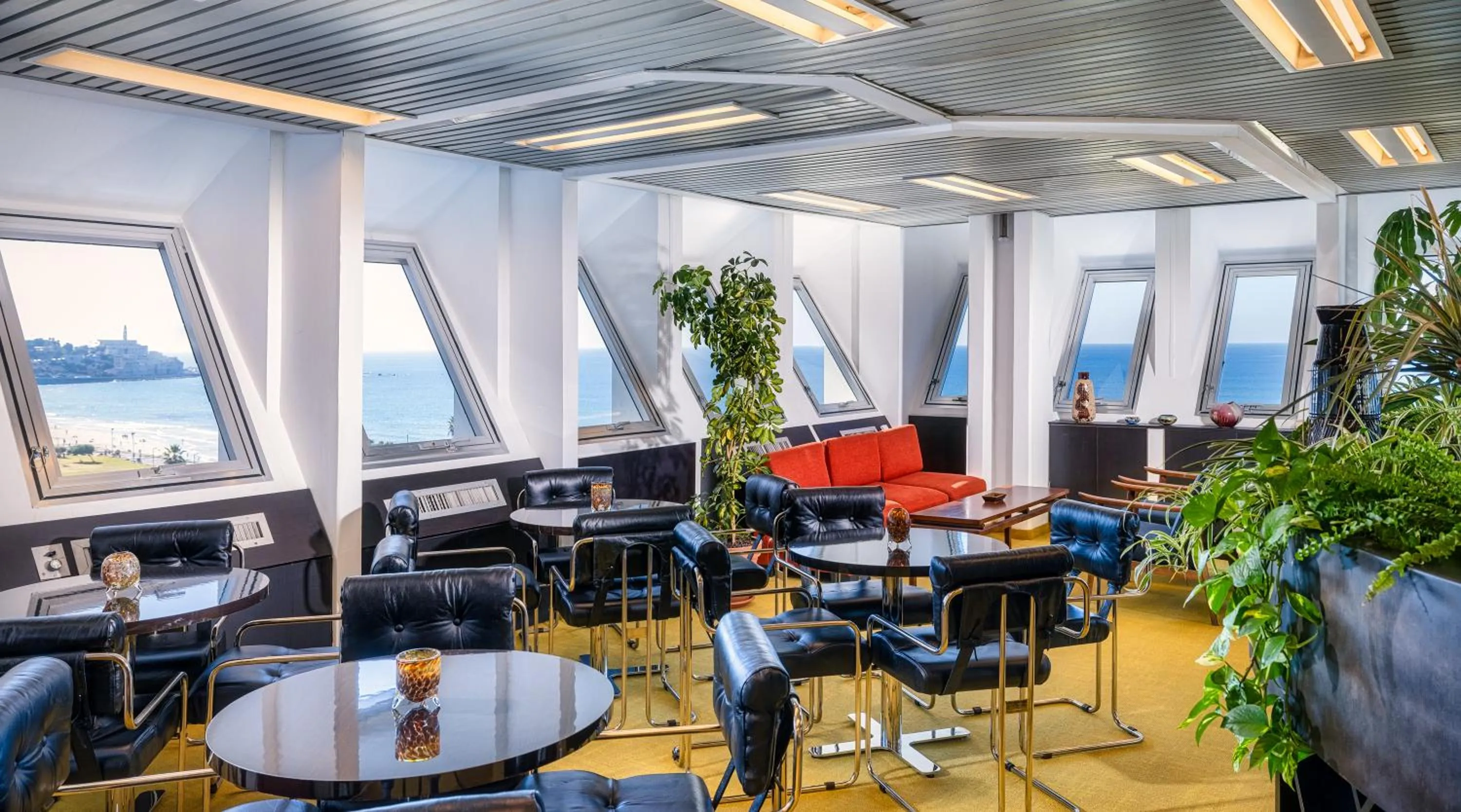 Lounge or bar in Brown Brut Seafront Hotel, a member of Brown Hotels