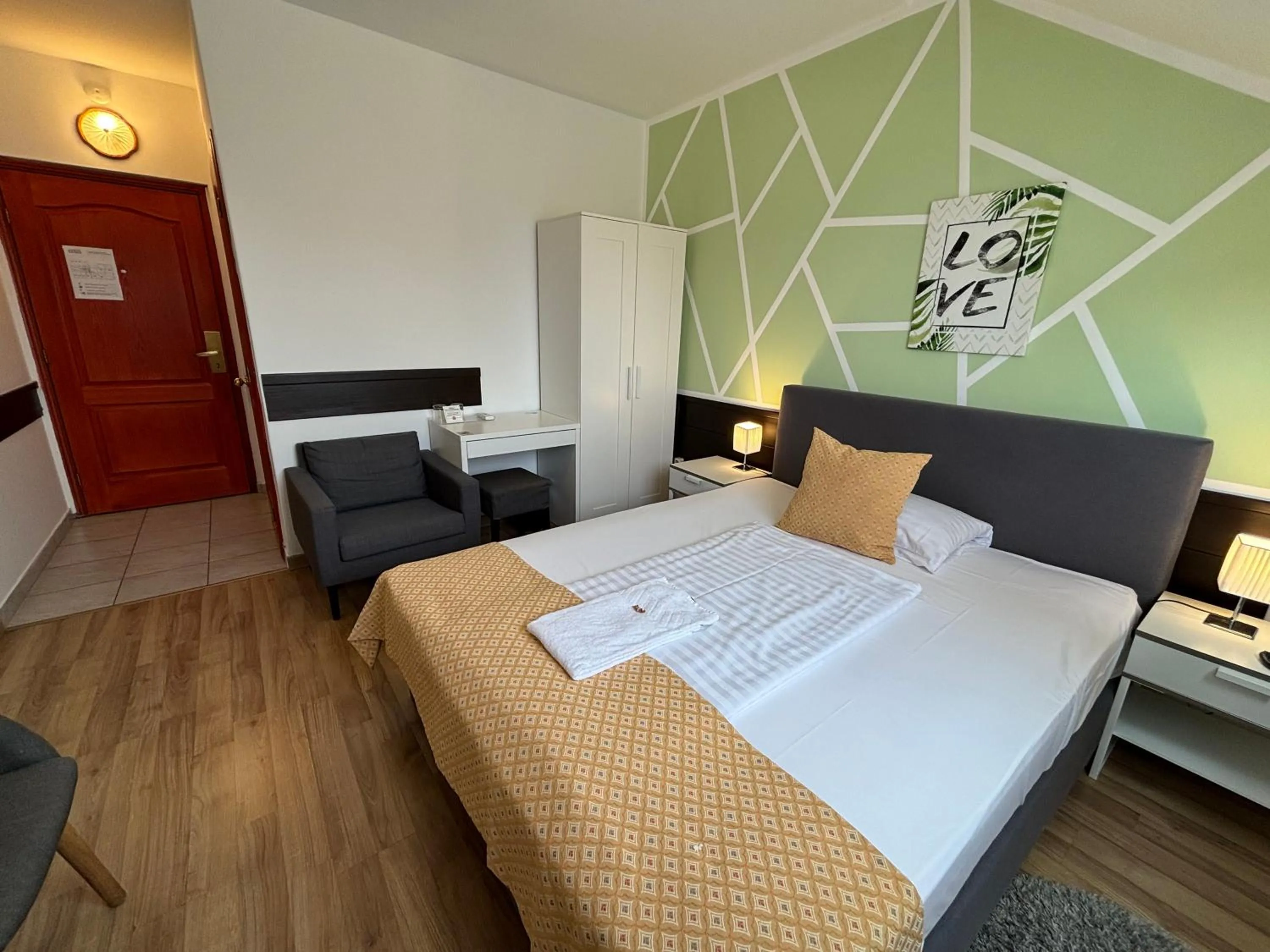 Bed in Hotel Gloria Budapest City Center