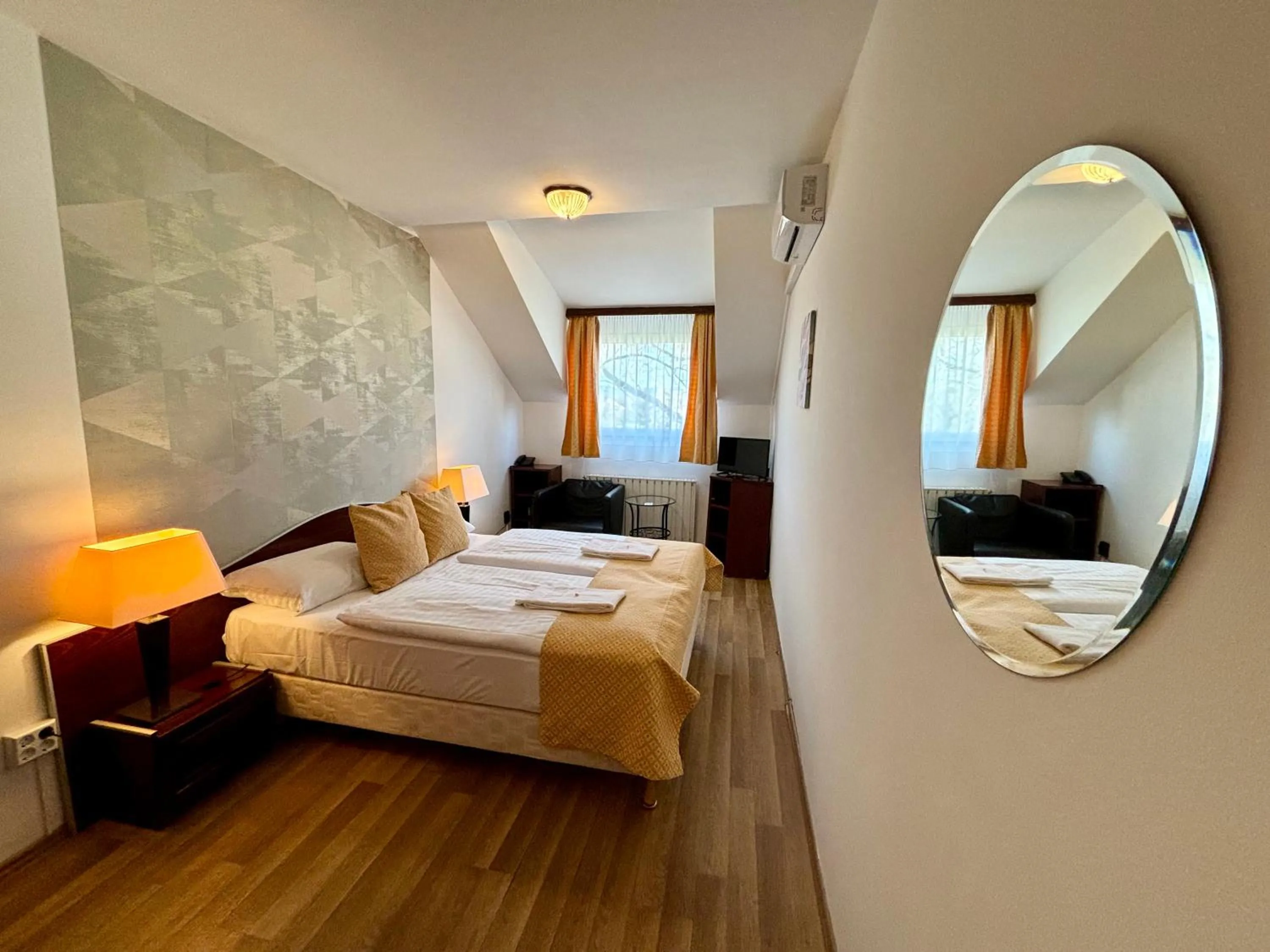 Bed in Hotel Gloria Budapest City Center