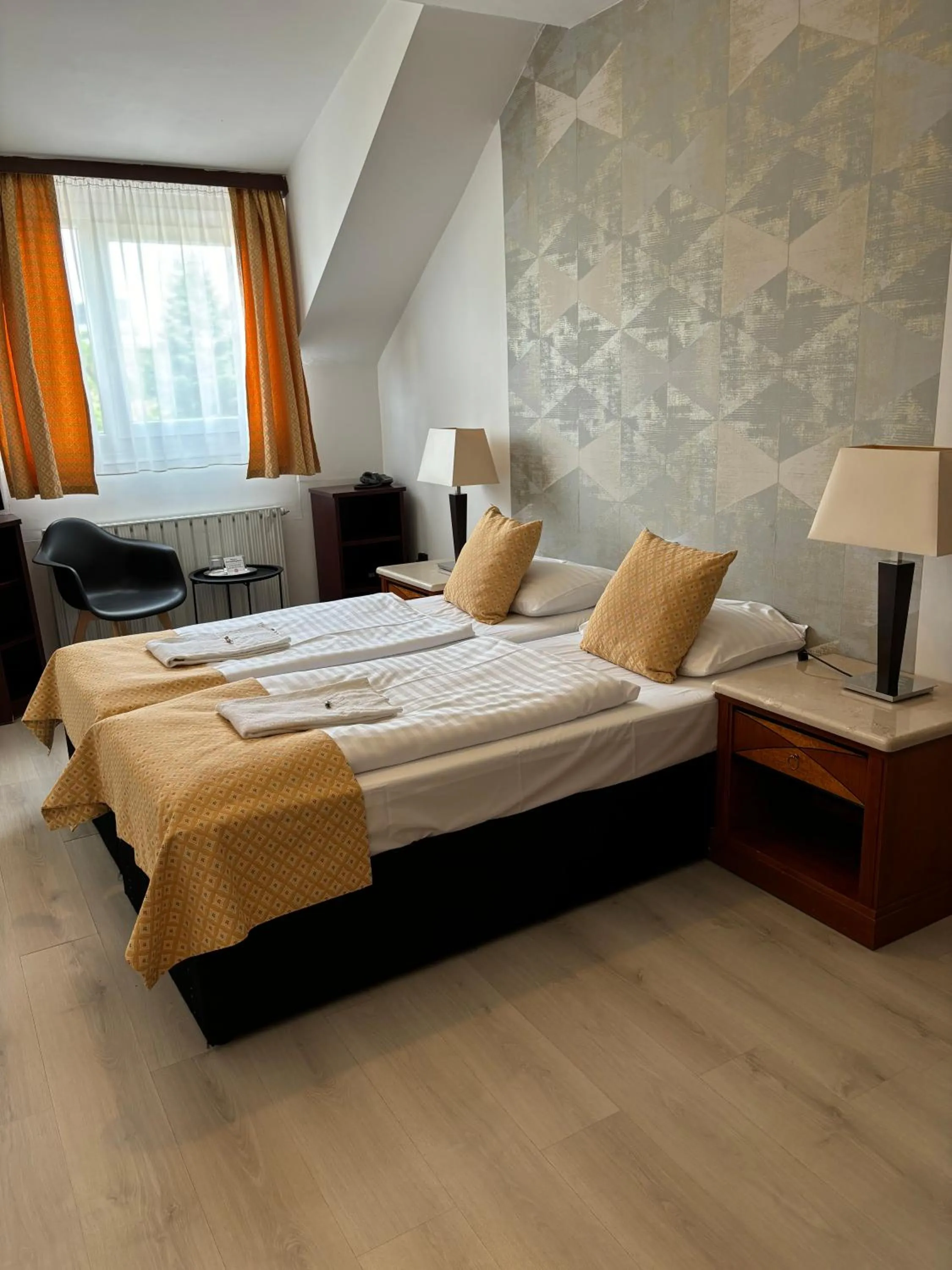 Bed in Hotel Gloria Budapest City Center