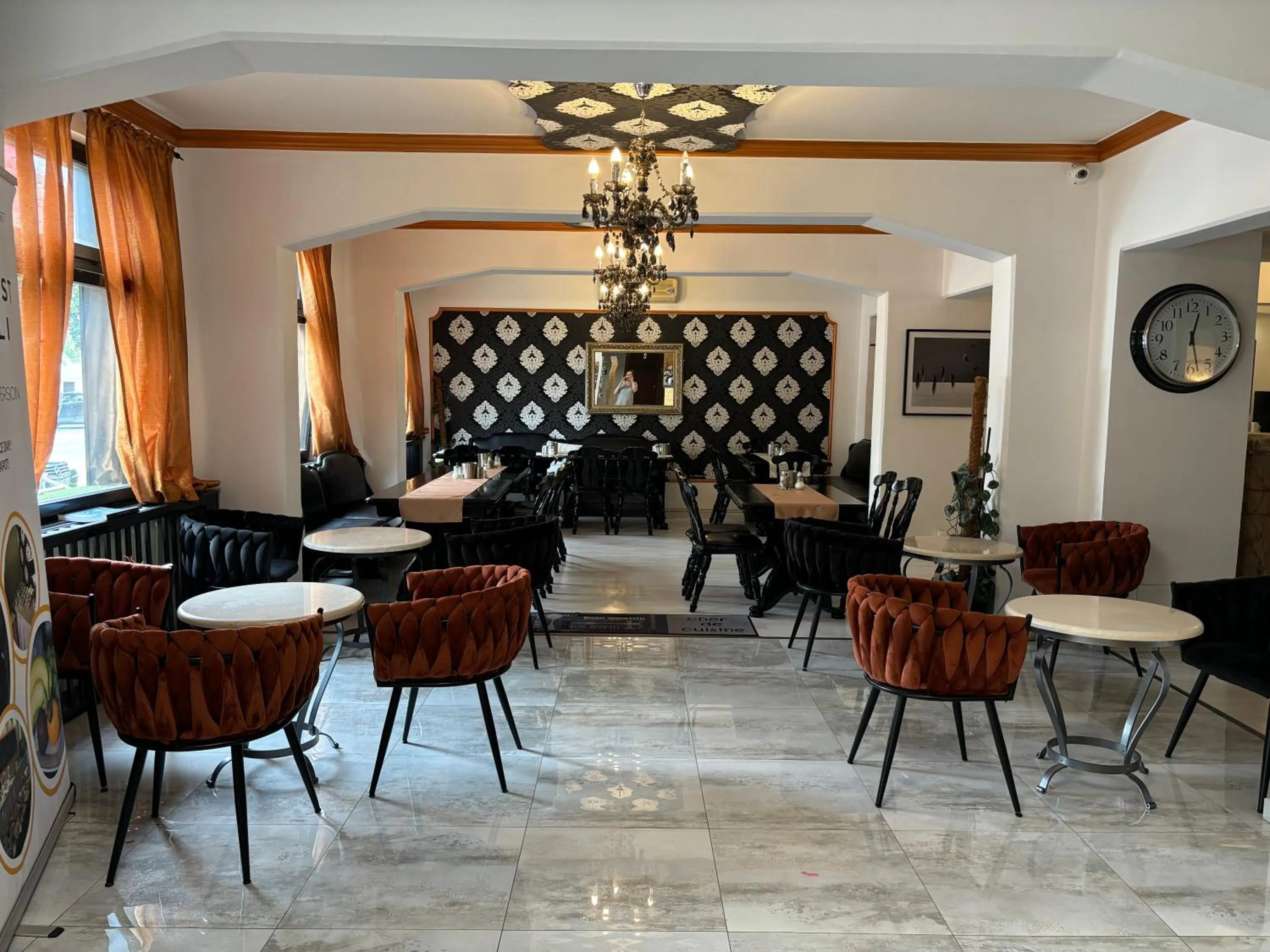 Restaurant/places to eat in Hotel Gloria Budapest City Center