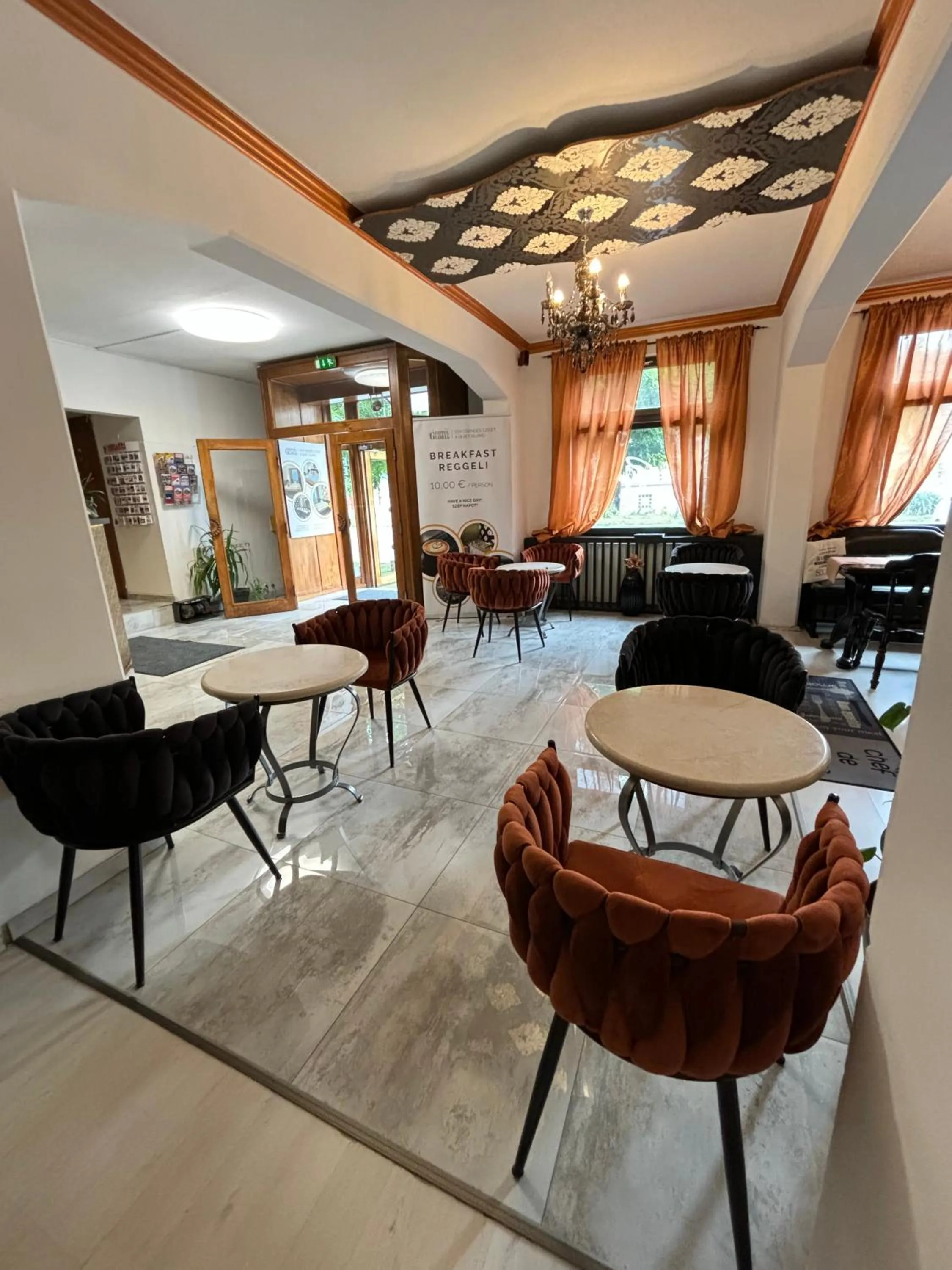 Restaurant/places to eat in Hotel Gloria Budapest City Center