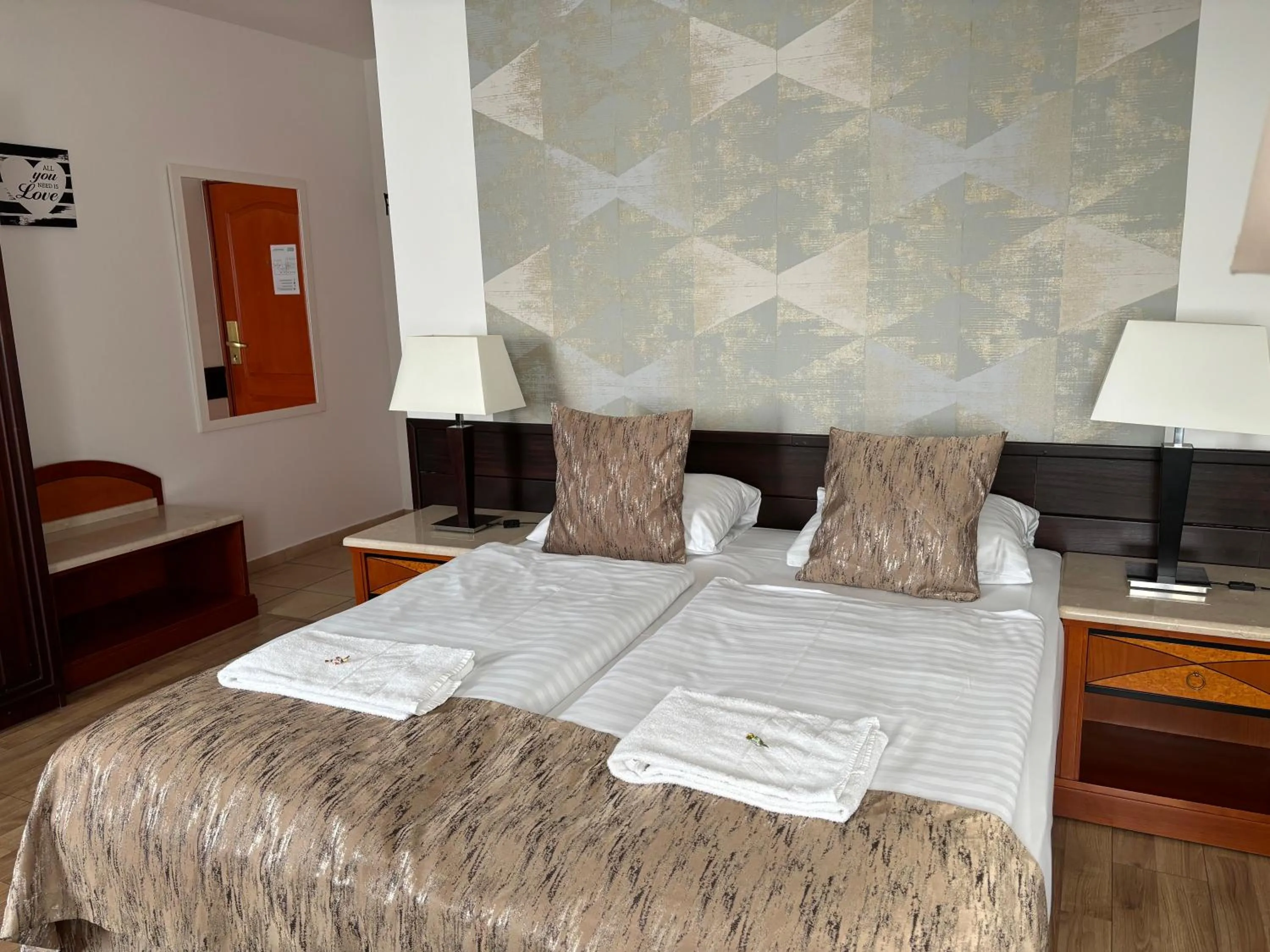 Photo of the whole room, Bed in Hotel Gloria Budapest City Center