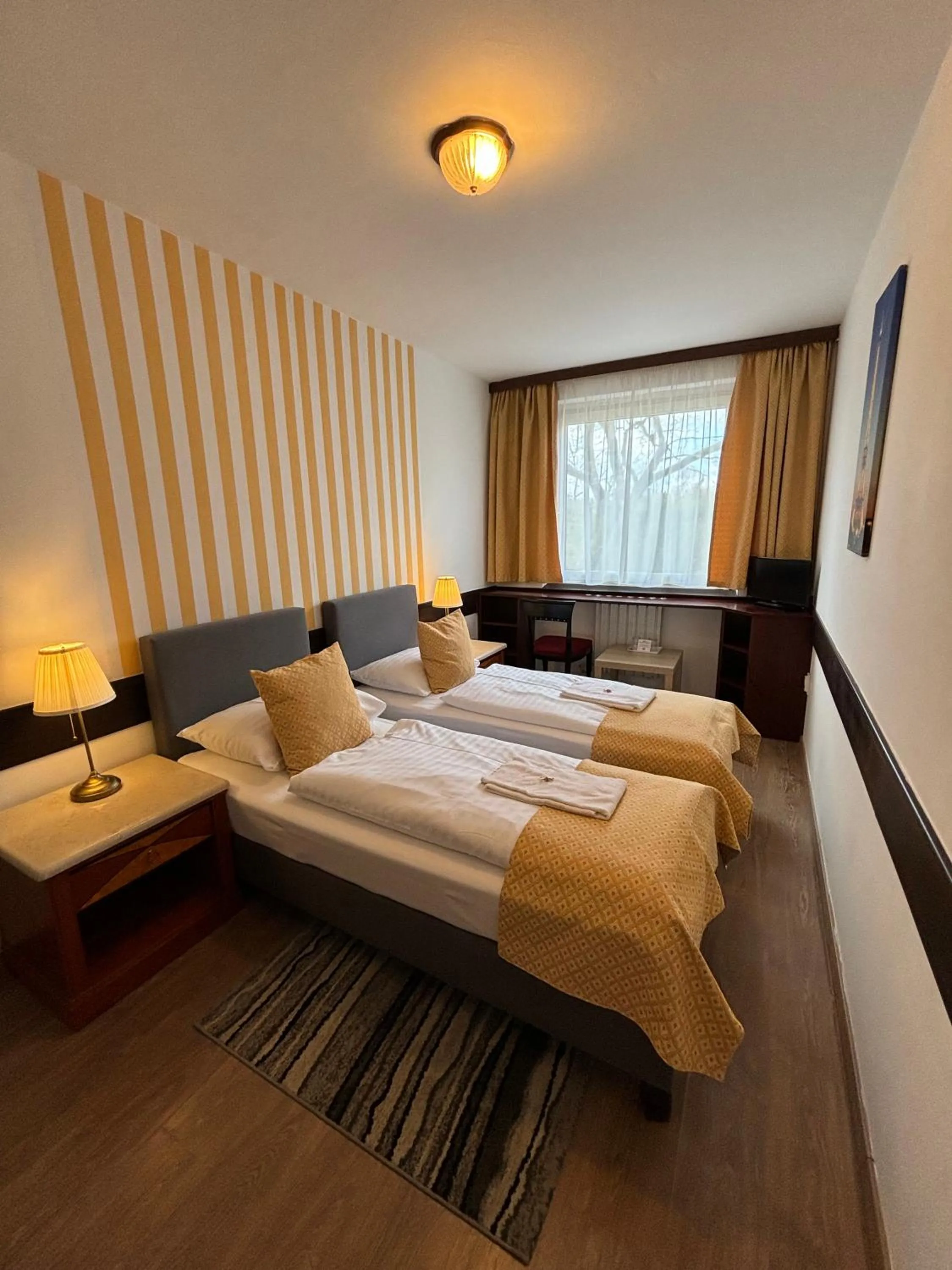 Bed in Hotel Gloria Budapest City Center