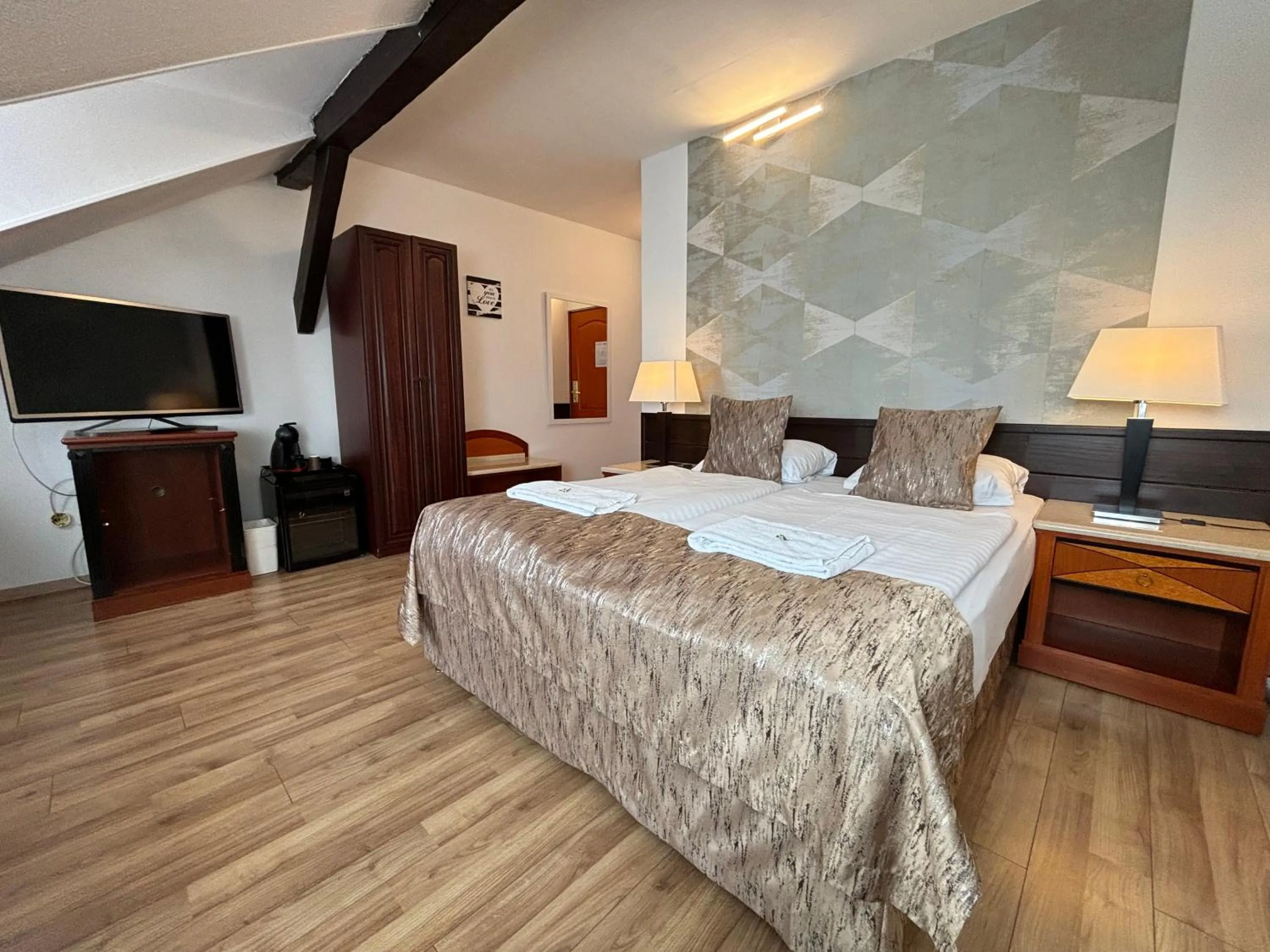 Bed in Hotel Gloria Budapest City Center