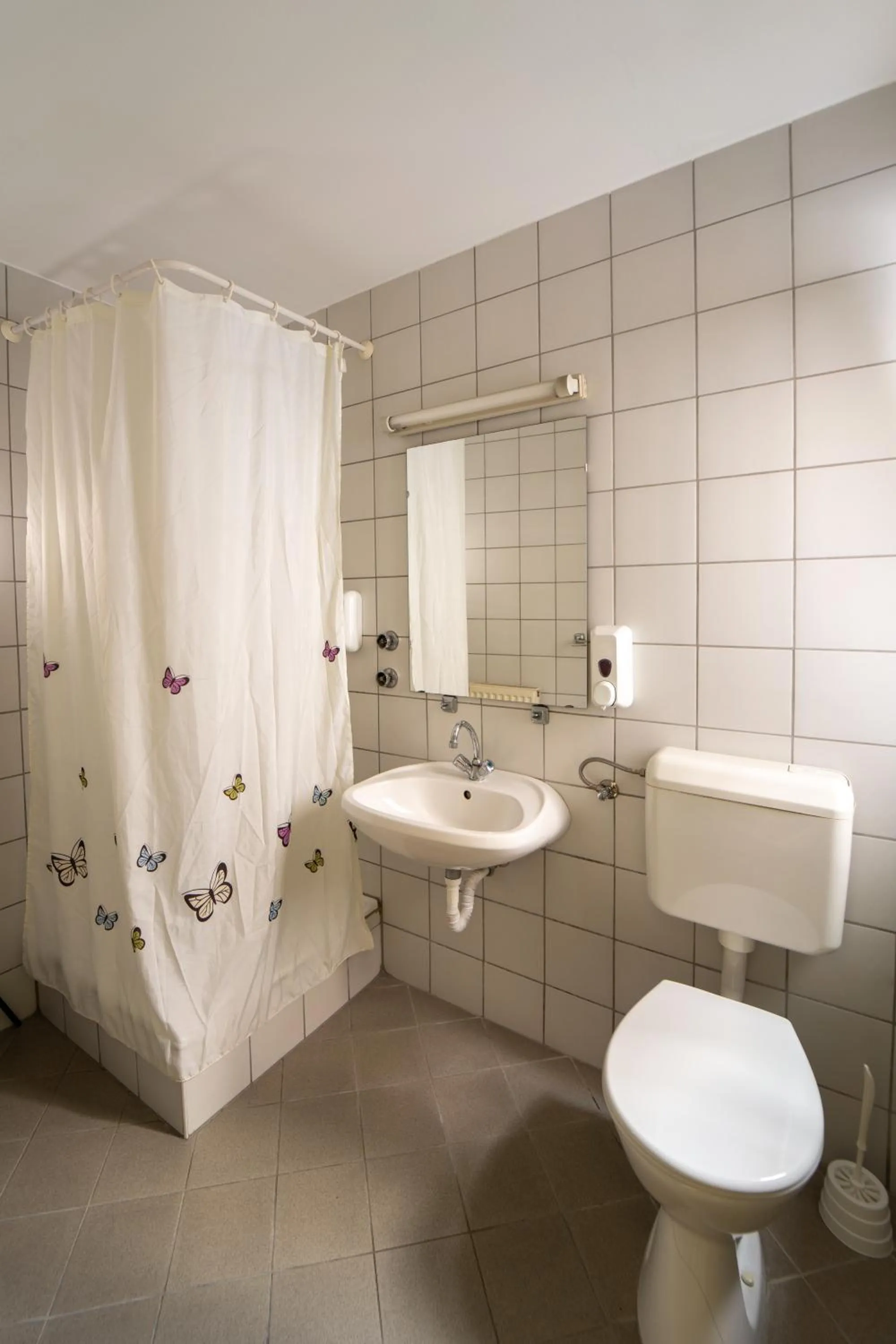 Shower in MP Hostel Budapest