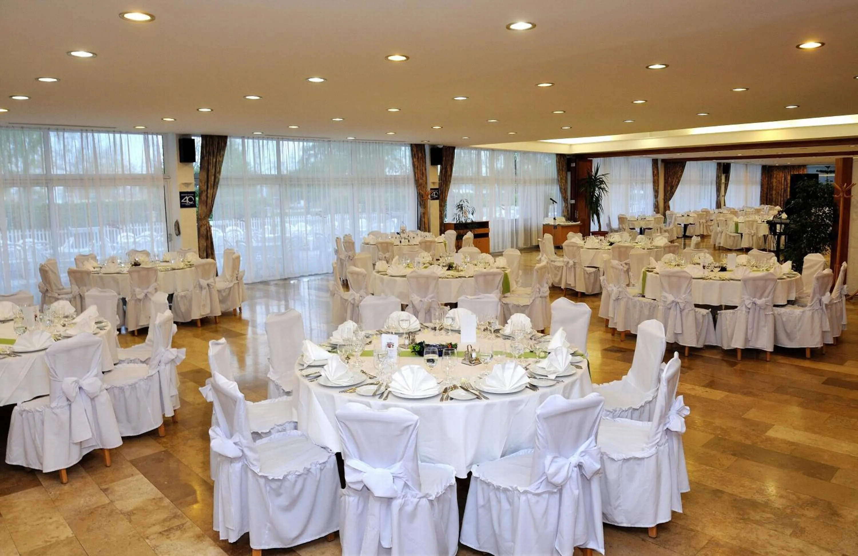 Restaurant/places to eat in Danubius Hotel Annabella