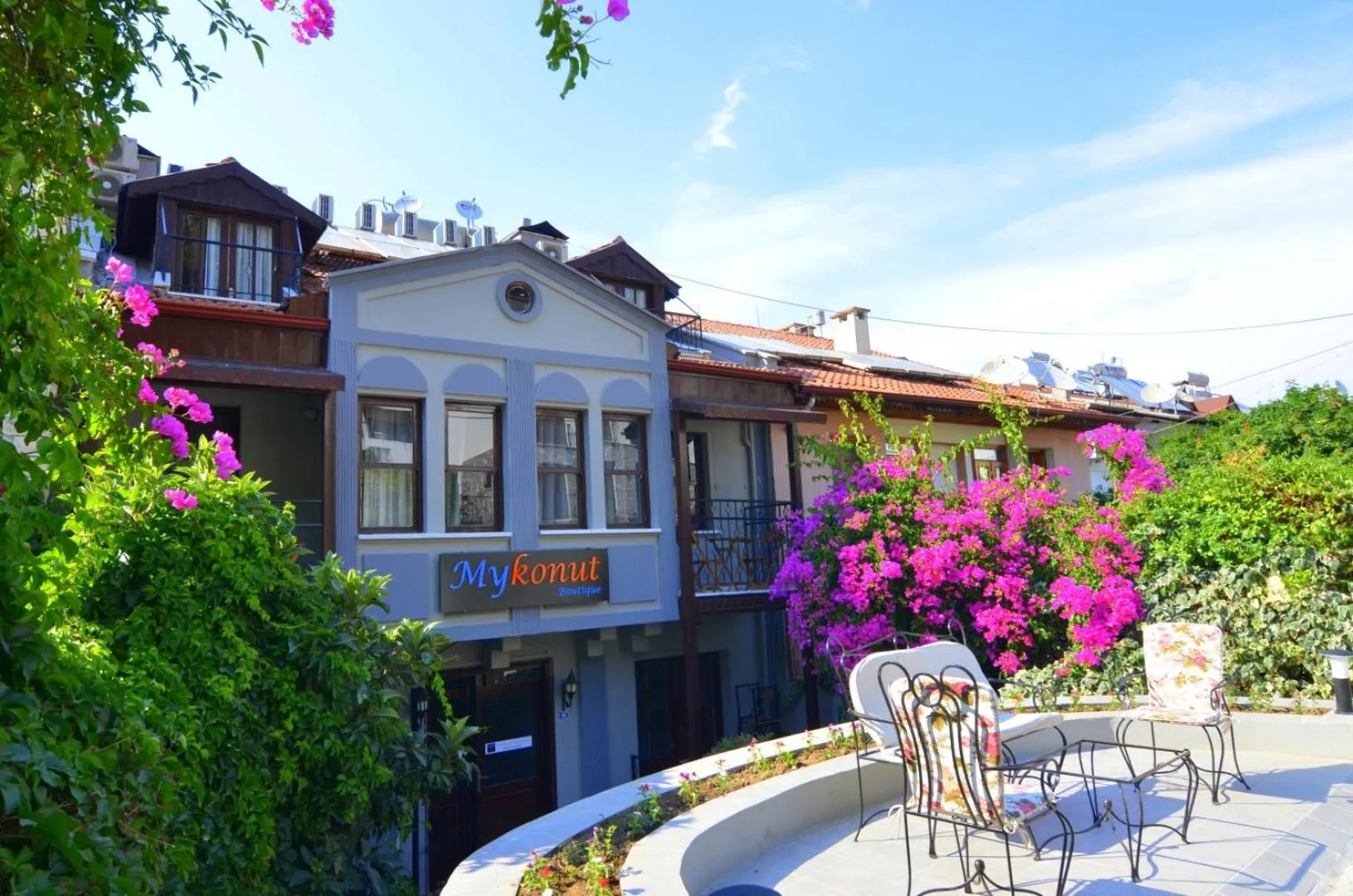 Property building in Mykonut Boutique Suites