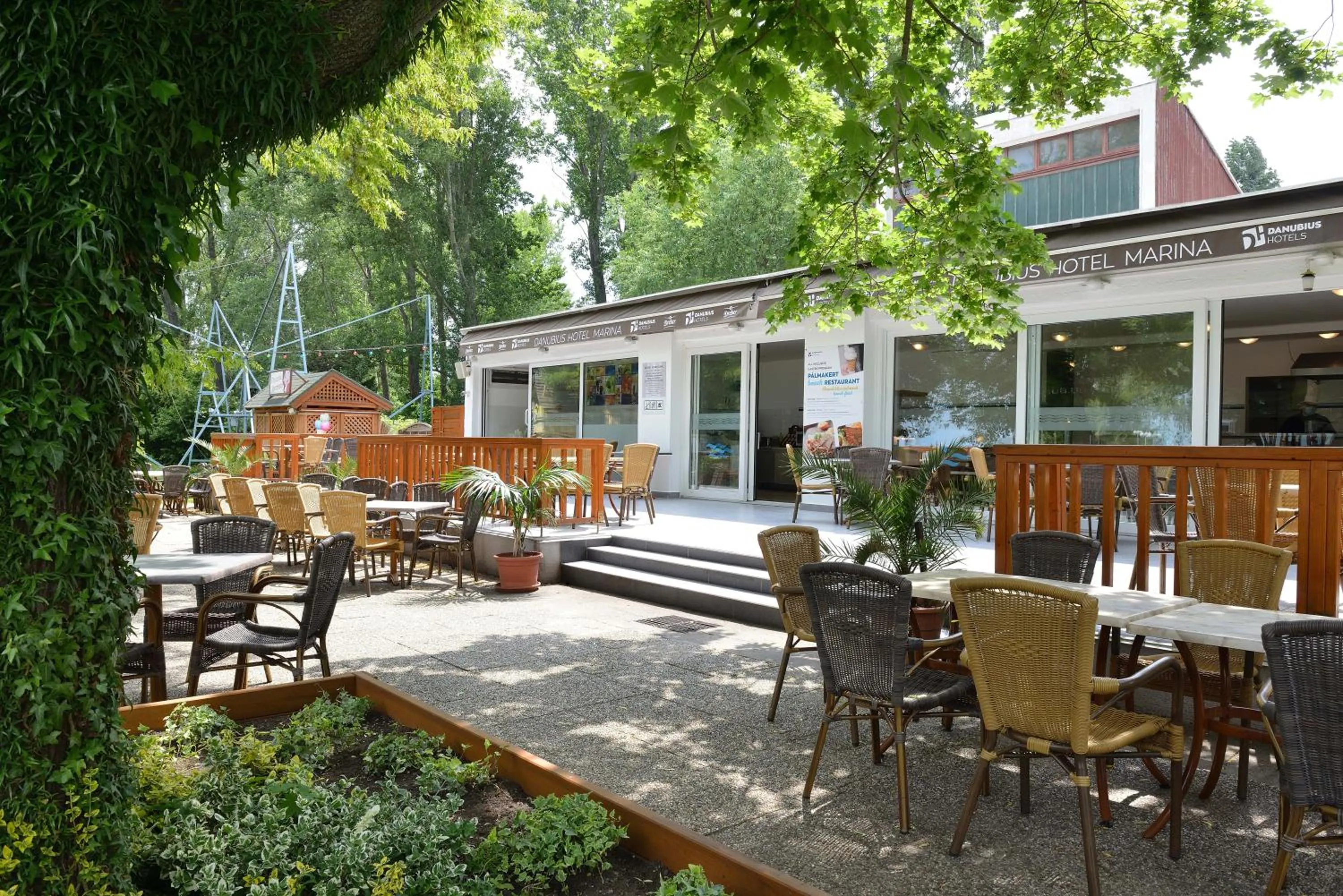 Restaurant/places to eat in Danubius Hotel Marina