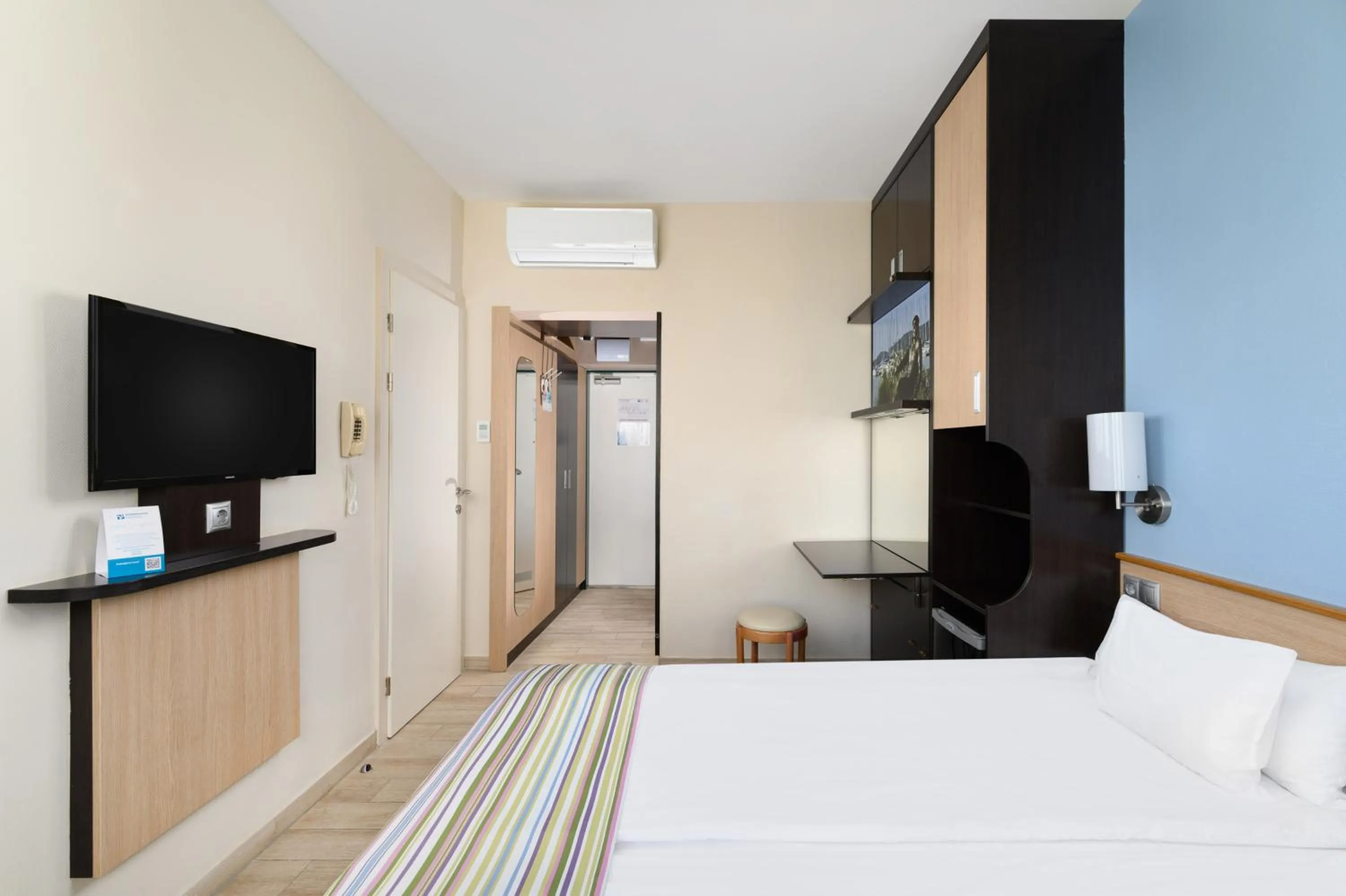 Bedroom, Bed in Danubius Hotel Marina